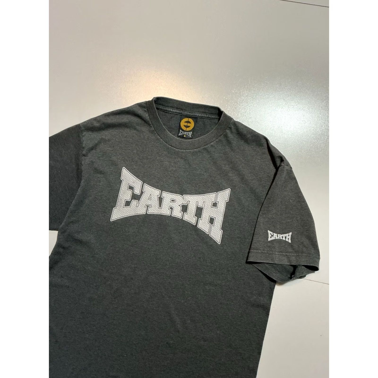 Vintage VINTAGE 90s Planet Earth Skateboards T-Shirt S/S Made In USA Gray Large Mens Graphic S/S 90s Theme Size US L / EU 52-54 / 3 - 4 Thumbnail