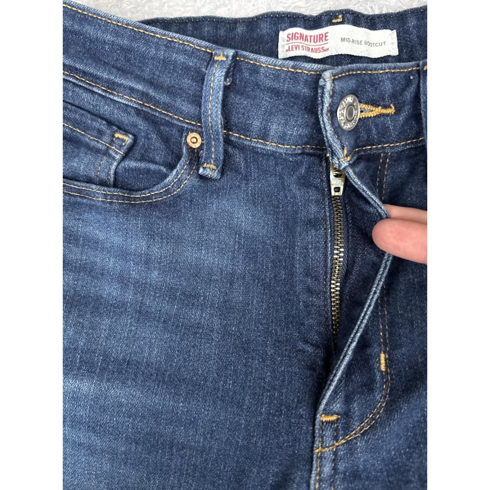 Vintage Signature Levi Strauss Bootcut Jeans Womens 6 Blue Wash Mid Rise Stretch 28x32 Size 28" / US 6 / IT 42 - 5 Thumbnail