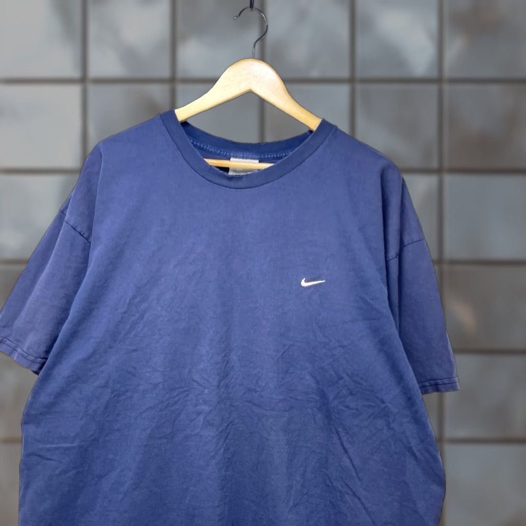 Nike VINTAGE Nike Shirt 2XL Men Blue Swoosh Embroidered Sun Faded Y2K T-Shirt Ole Miss Rebels Mens Size US XXL / EU 58 / 5 - 1 Thumbnail