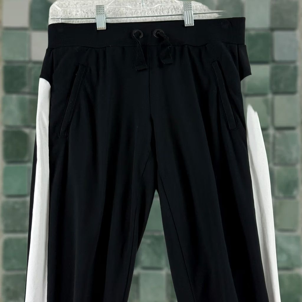 Athleta Athleta Metro Track Jogger Pants Womens XS Black Drawstring Pull On Athletic Wear Tapered Inseam 27 in Athleisure Collection Size 26" / US 2 / IT 38 - 1 Thumbnail
