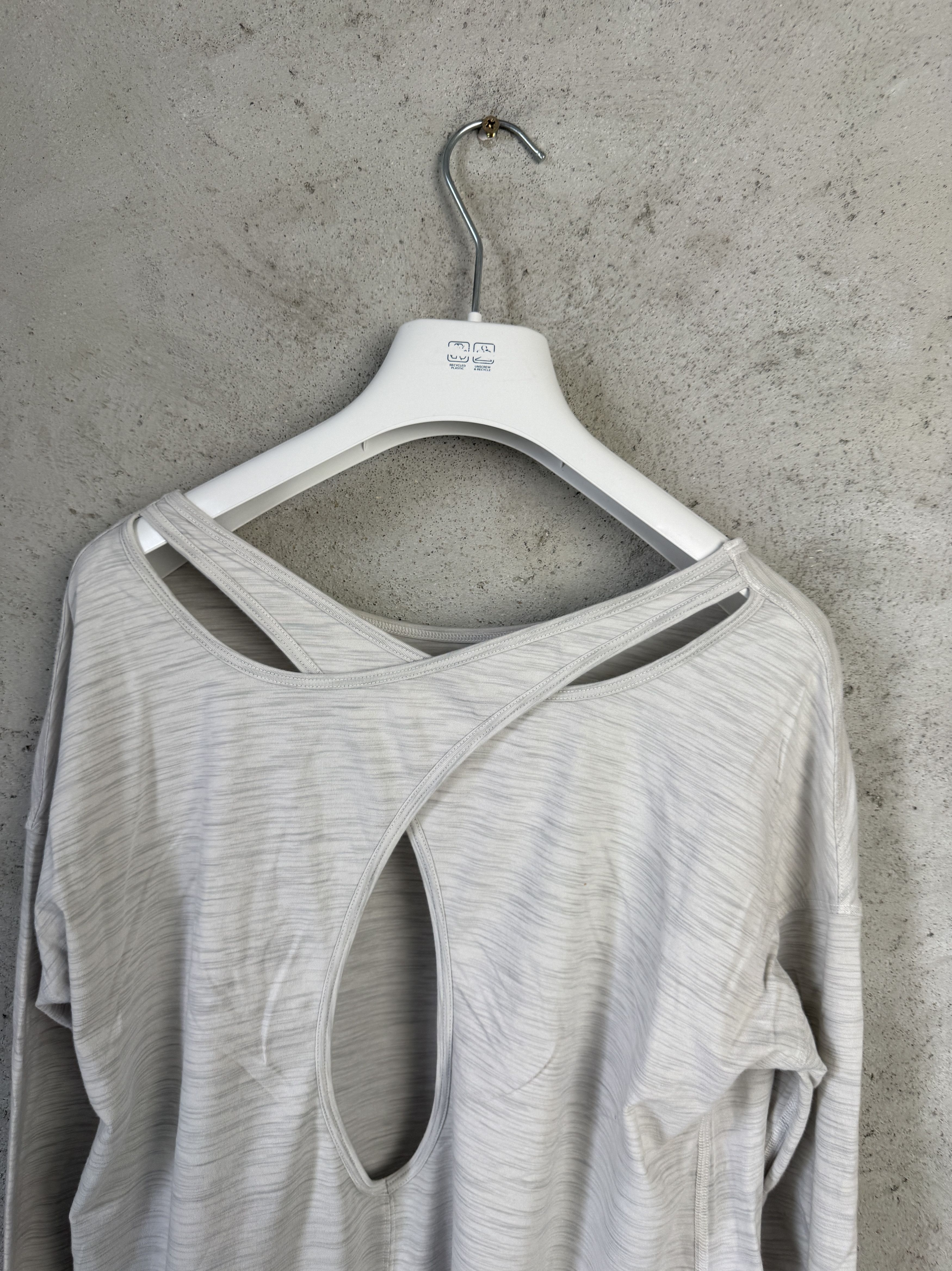 Lululemon Lululemon Back Into It long sleeve t-shirt tee sport pilates Size S / US 4 / IT 40 - 4 Thumbnail