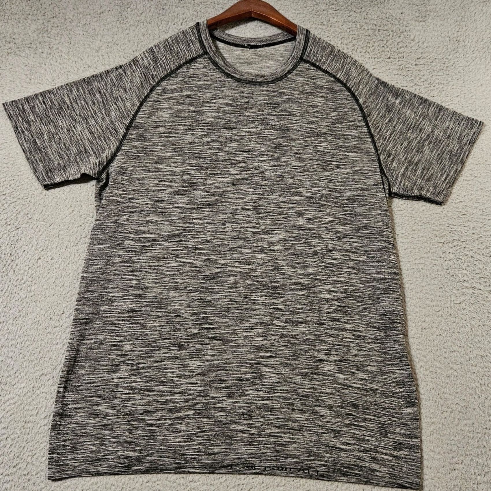 Lululemon Lululemon Shirt Men's Large Navy Blue Short Sleeve Vent Tee Active Gym Run Size US L / EU 52-54 / 3 - 2 Thumbnail