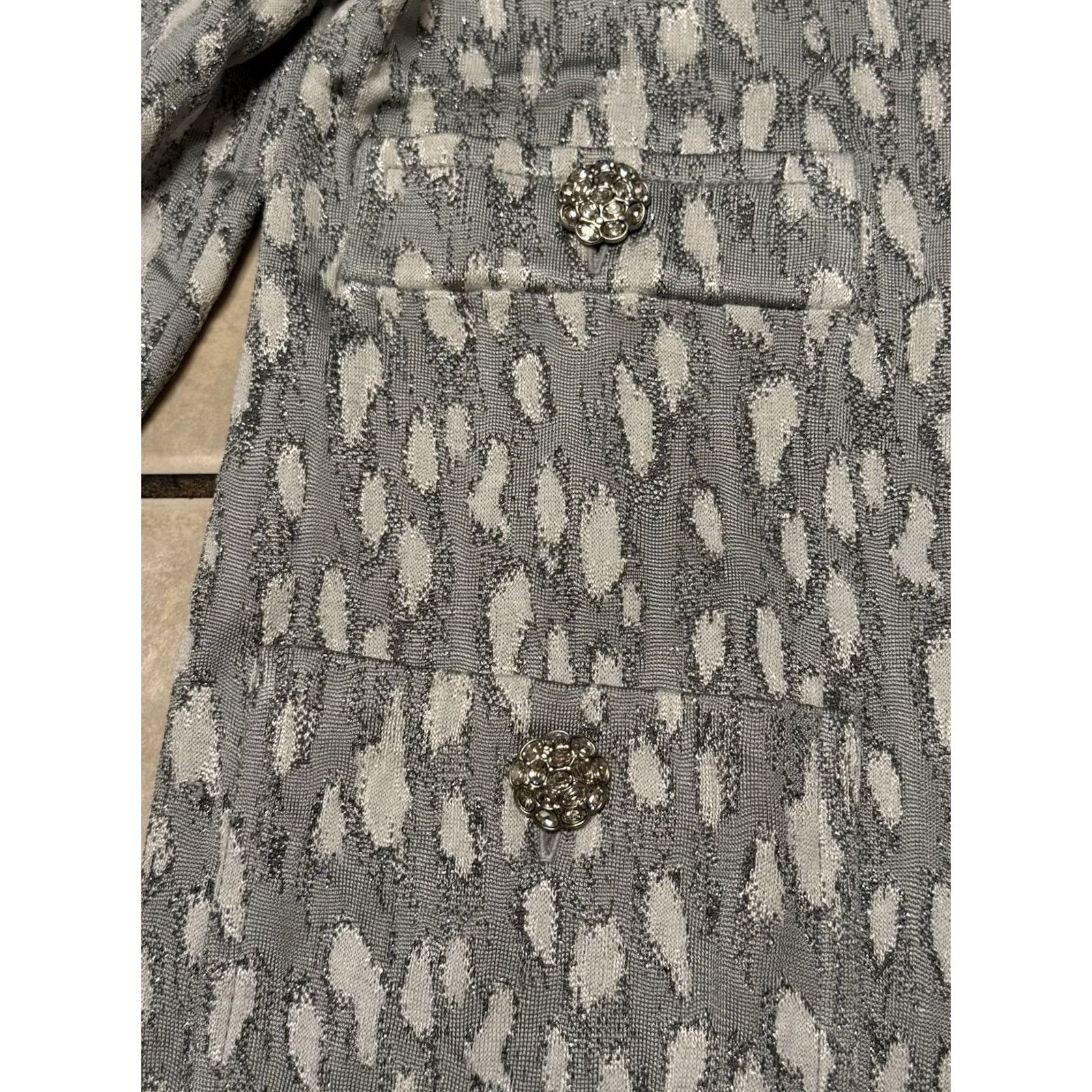 St. John VINTAGE St. John Women’s Evening Jacket Knit Animal Print Long 6 Silver 3/4 Sleeve One-Button Formal/Cocktail Relaxed Regular Girls/Womens Size M / US 6-8 / IT 42-44 - 4 Thumbnail