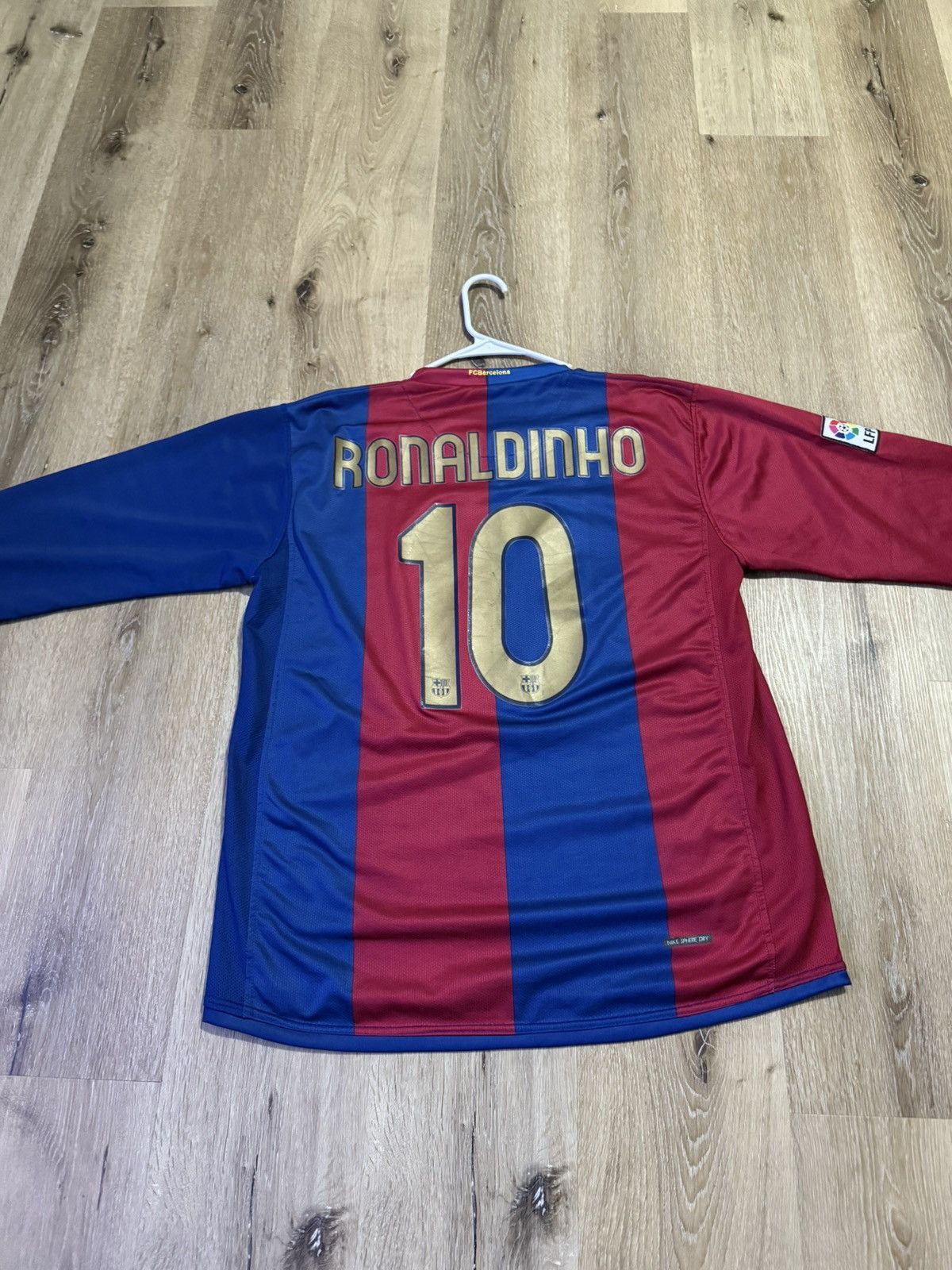 Nike × Vintage 2006/07 FC Barcelona Home long sleeve #10 ronaldinho Size US XL / EU 56 / 4 - 2 Thumbnail
