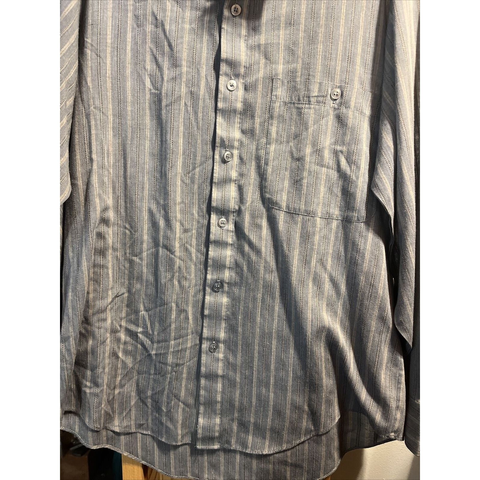 Le TIGRE Le Tigre Vintage Men’s M Gray Stripe Button Poly Blend Shirt Size US M / EU 48-50 / 2 - 8 Thumbnail