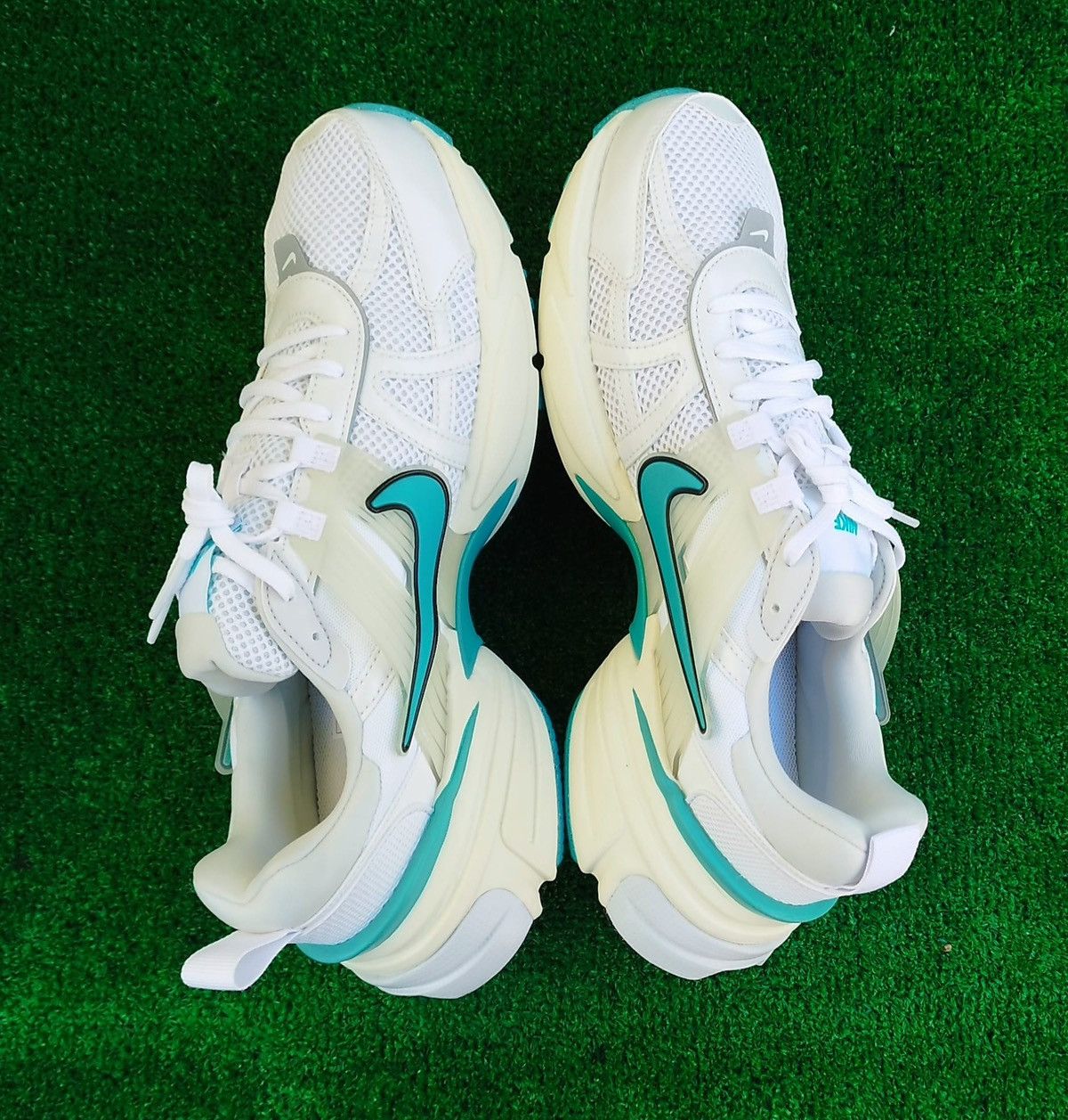 Nike Shoes Nike V2K Run Unisex Size US 11.5 / EU 44-45 - 4 Thumbnail