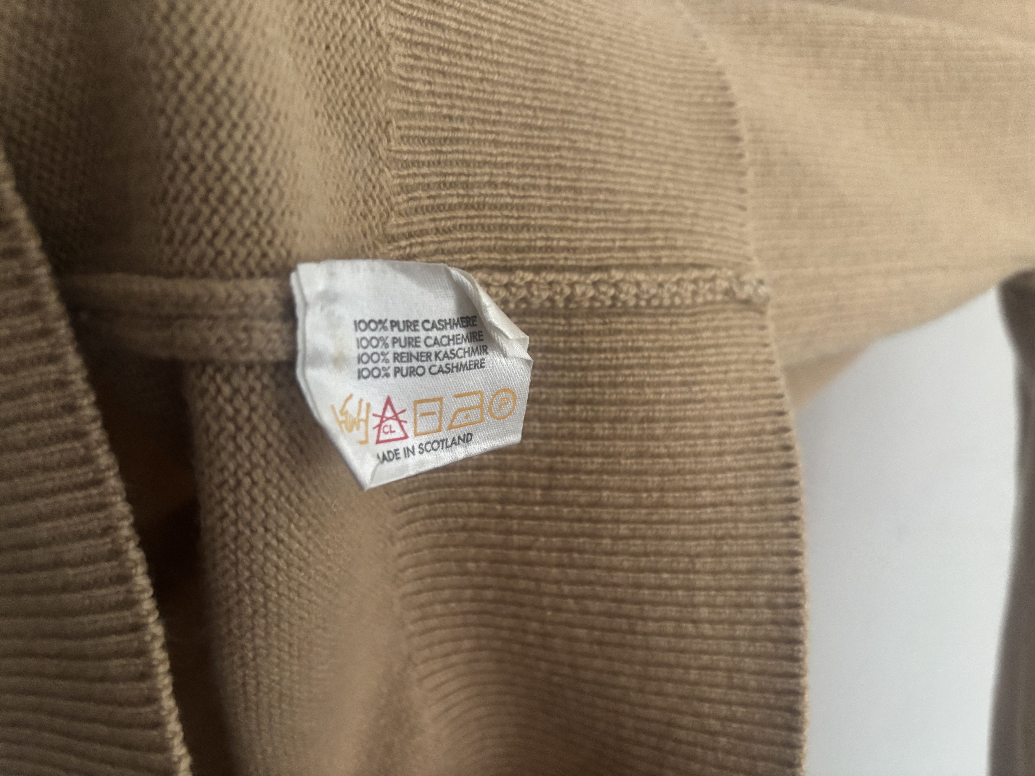 Pringle Of Scotland Vintage MacDougall Tan Beige Cashmere V-neck Sweater - M/L Size US M / EU 48-50 / 2 - 4 Thumbnail