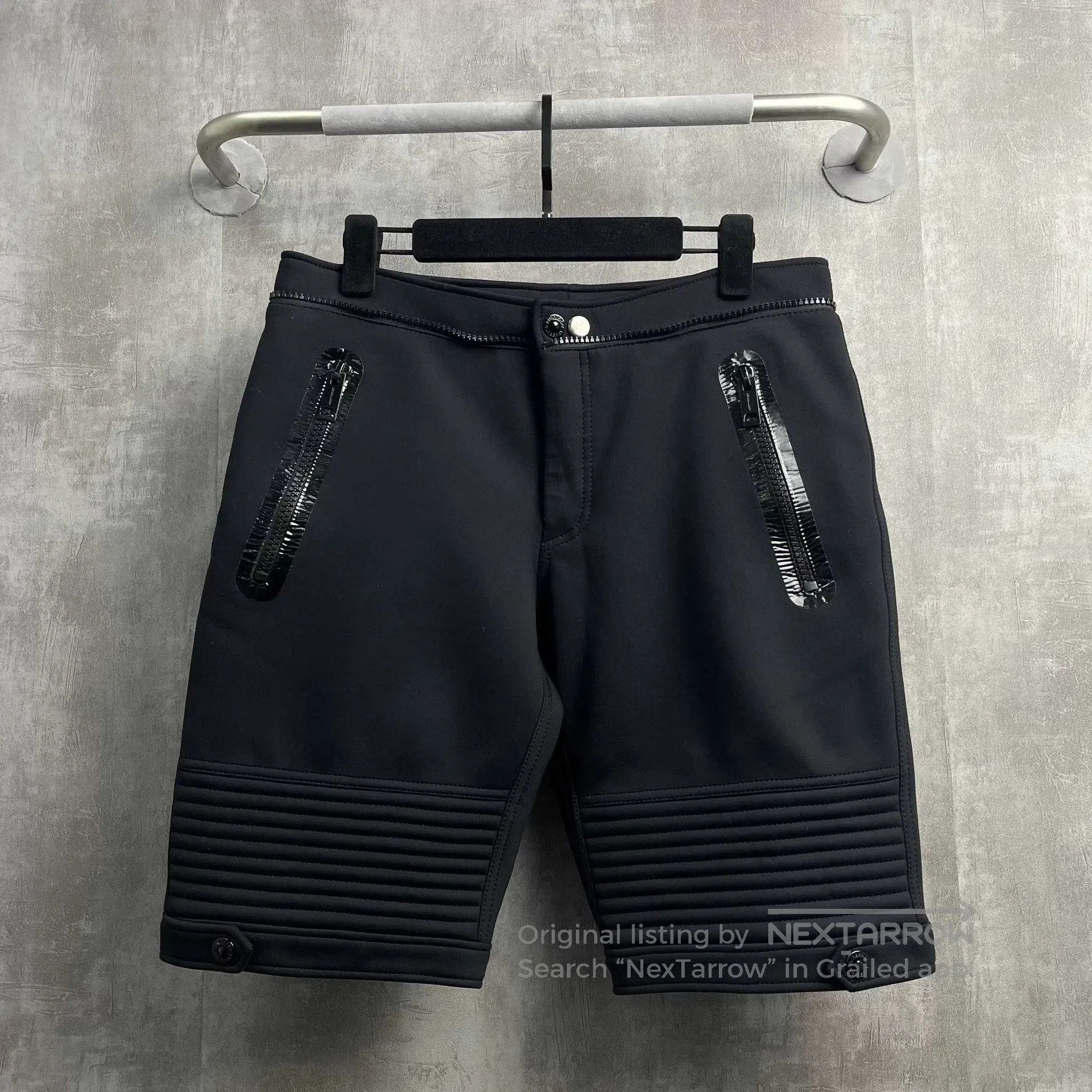 Burberry Burberry Show Rubber Strip Zipper Shorts. Size US 32 / EU 48 - 1 Thumbnail