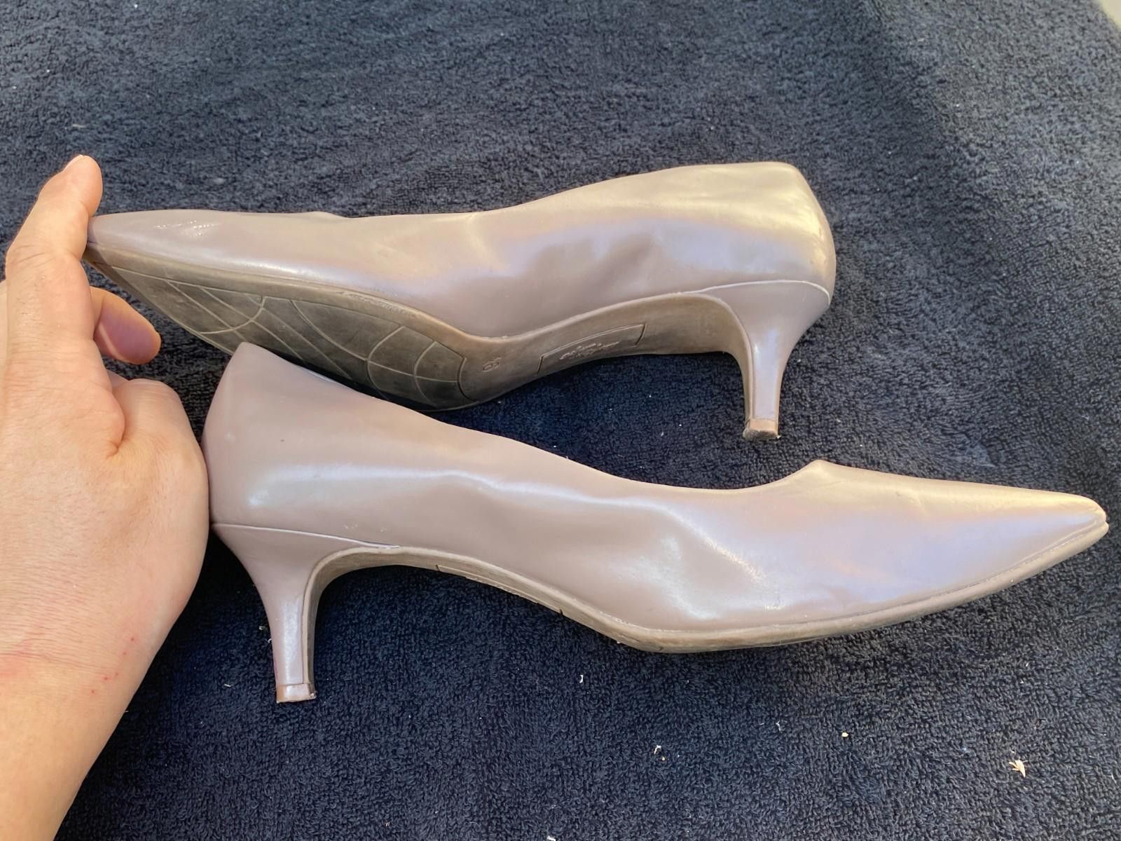 Designer Womens Dexflex Comfort Taupe Faux Leather Heels Sz 9.5 (S610 Size US 9.5 / IT 39.5 - 3 Thumbnail
