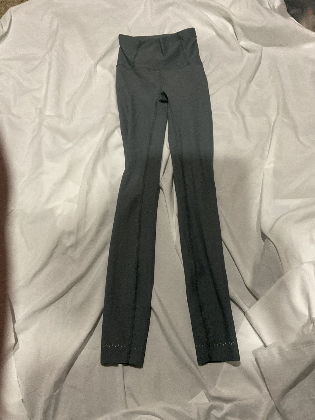 Lululemon Lululmon Zoned In Leggings Size 2 in grey Size 23" - 1 Thumbnail
