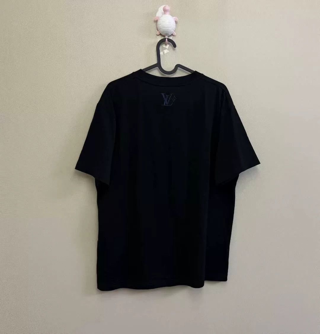 Louis Vuitton louis vuitton black gradient t-shirt Size US M / EU 48-50 / 2 - 4 Thumbnail