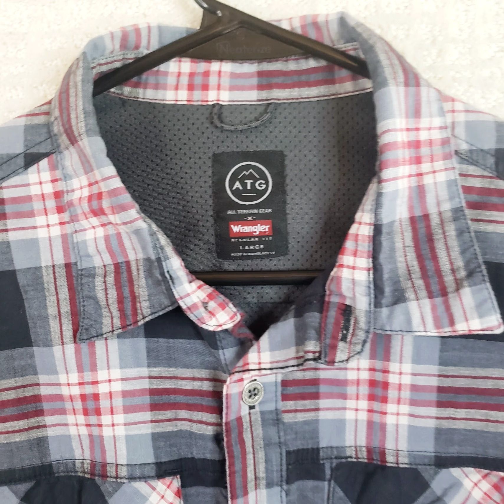 Wrangler VINTAGE Wrangler ATG Mens L Red Grey Button Up Long Sleeve Vented Shirt Plaid Slv Pocket Size US L / EU 52-54 / 3 - 7 Thumbnail