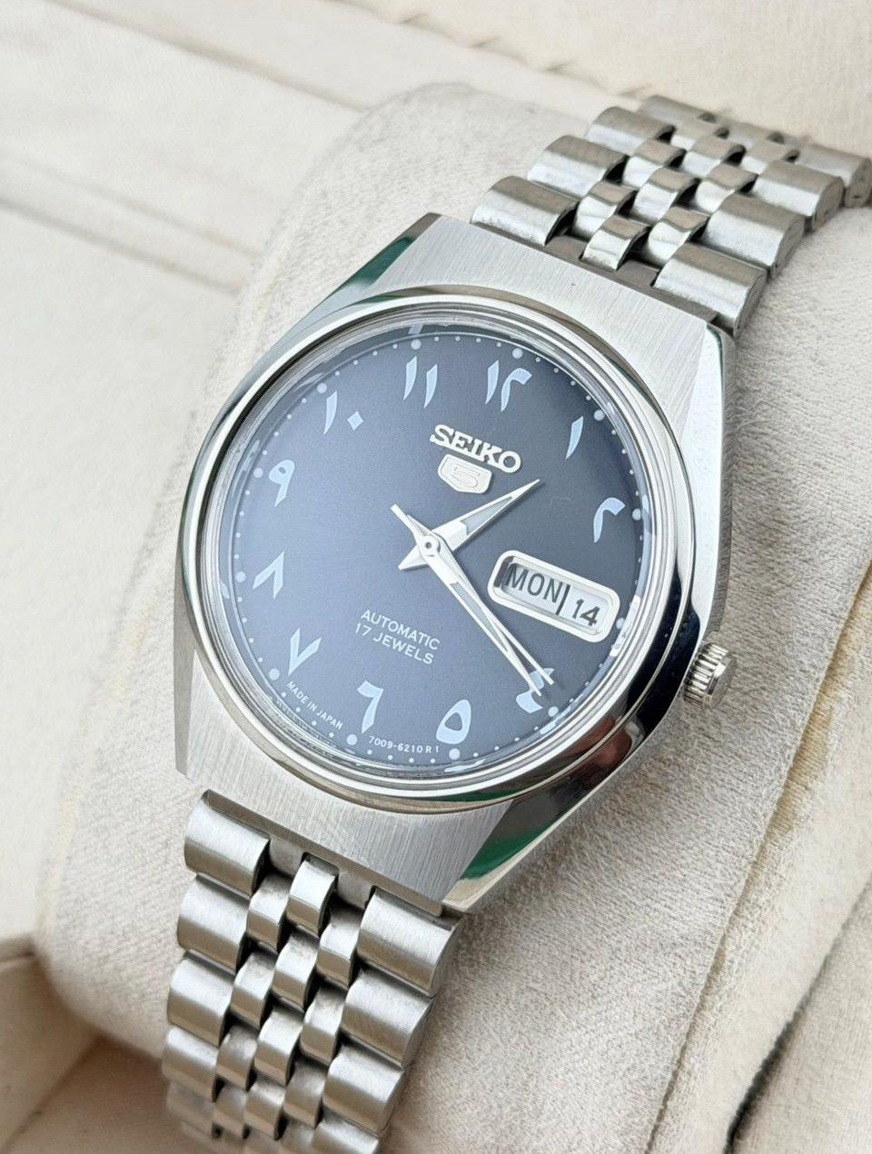 Seiko Elegant Men's Wrist Automatic Watch|Black Dial|Day-Date Size 36 - 7 Thumbnail