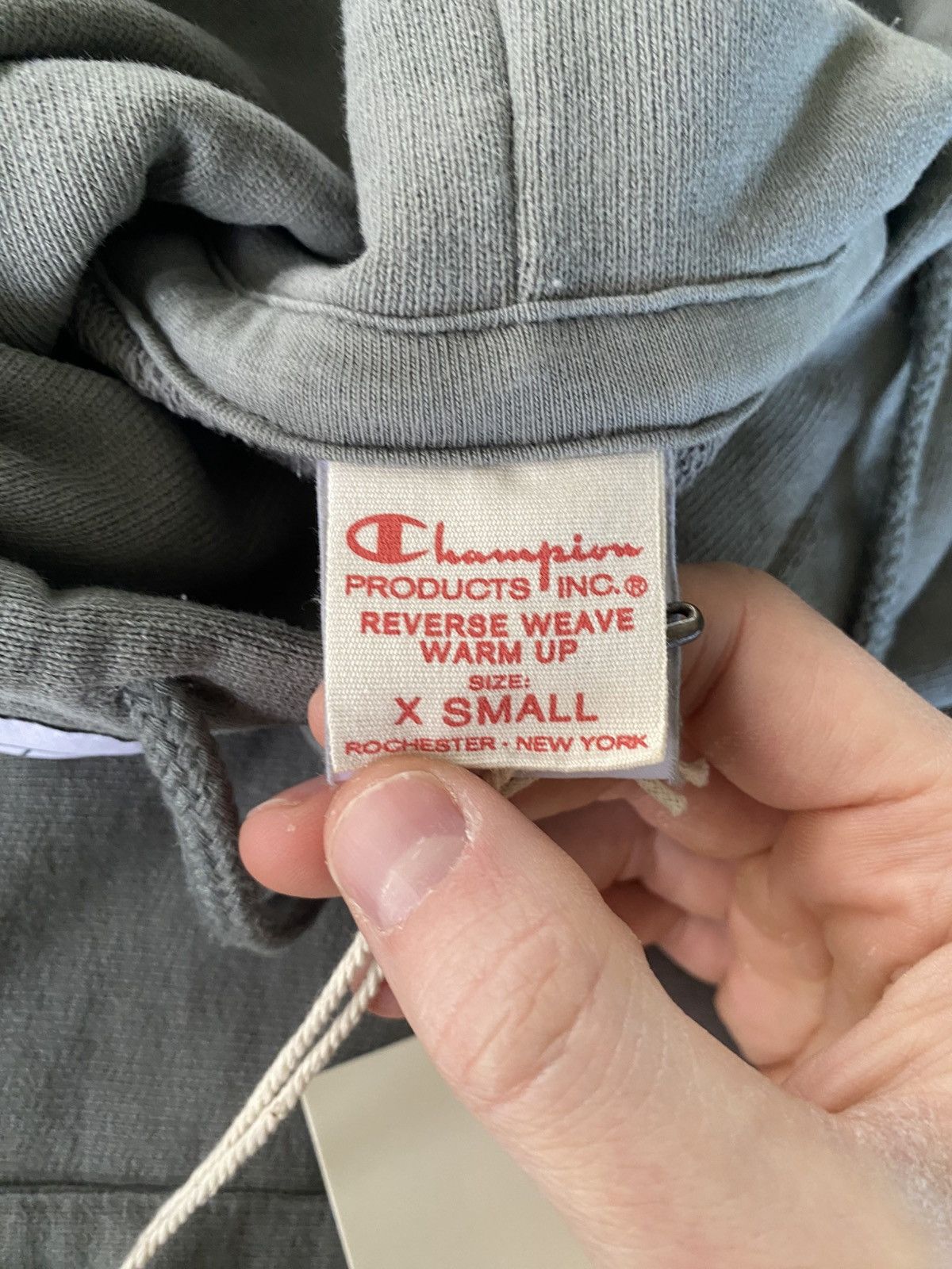 Champion × Vetements VETEMENTS SS17 - Gray Champion Shoulder Cutout Hoodie Size US XS / EU 42 / 0 - 6 Thumbnail