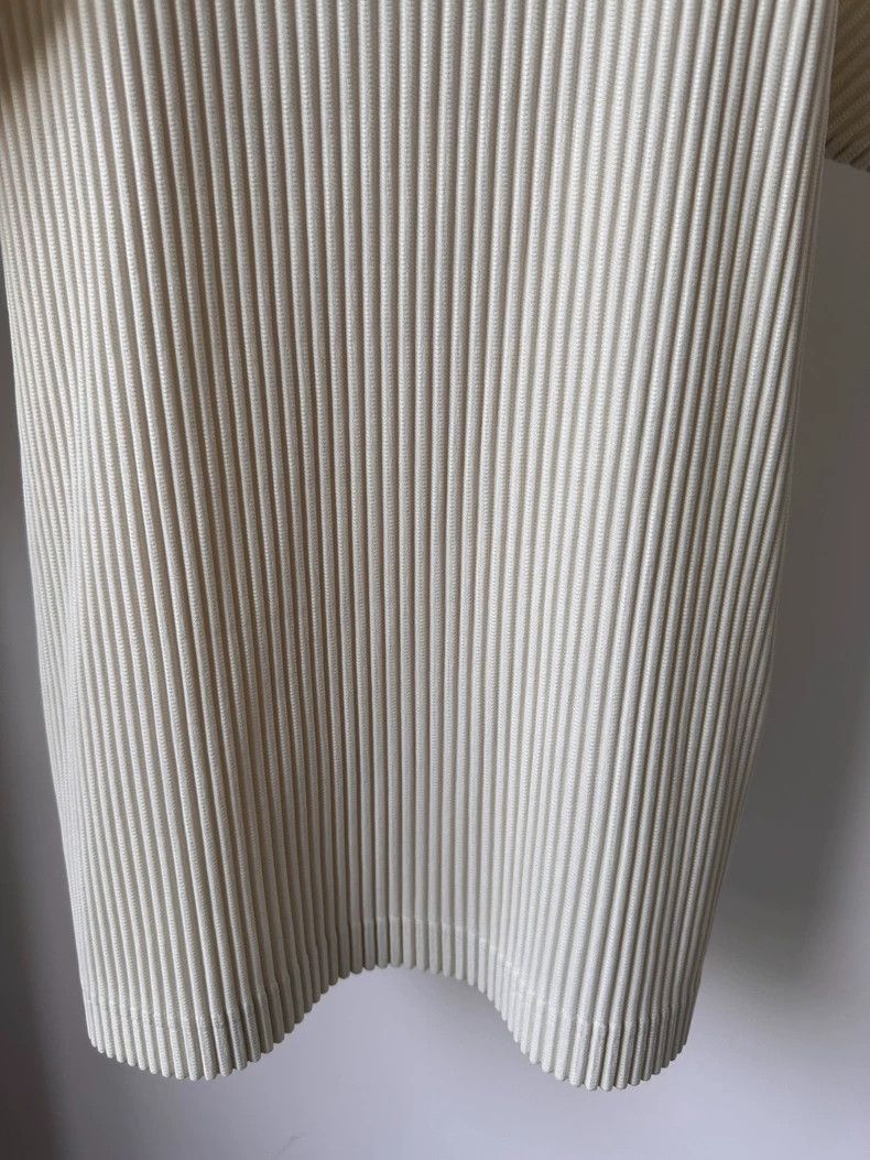 Issey Miyake Issey Miyake size:2 Off-white pleated short-sleeved shirt Size XS / US 0-2 / IT 36-38 - 4 Thumbnail