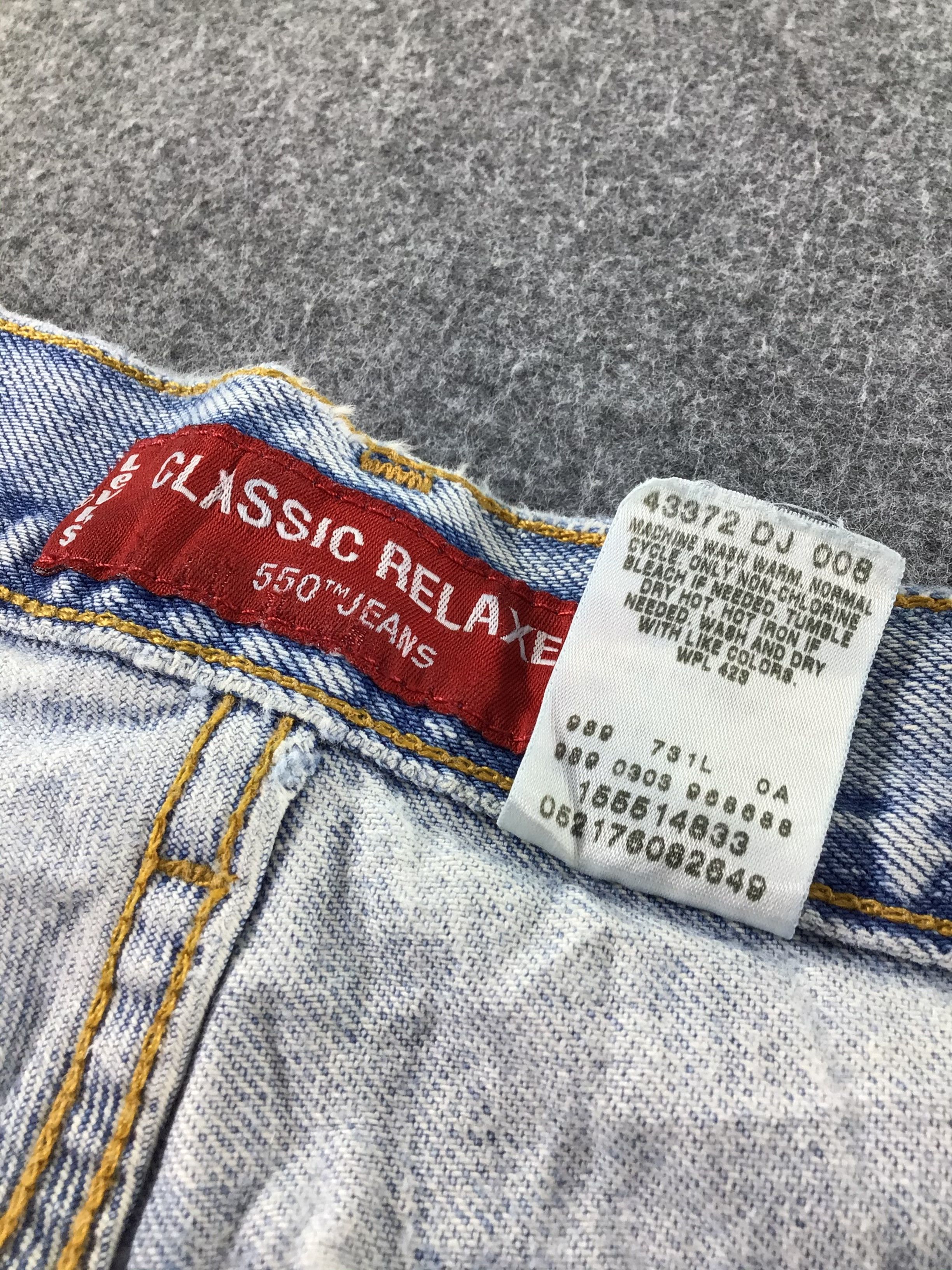 Levi's Vintage Levis 550 Jeans Distressed Faded Blue -J584 Size US 33 - 12 Thumbnail