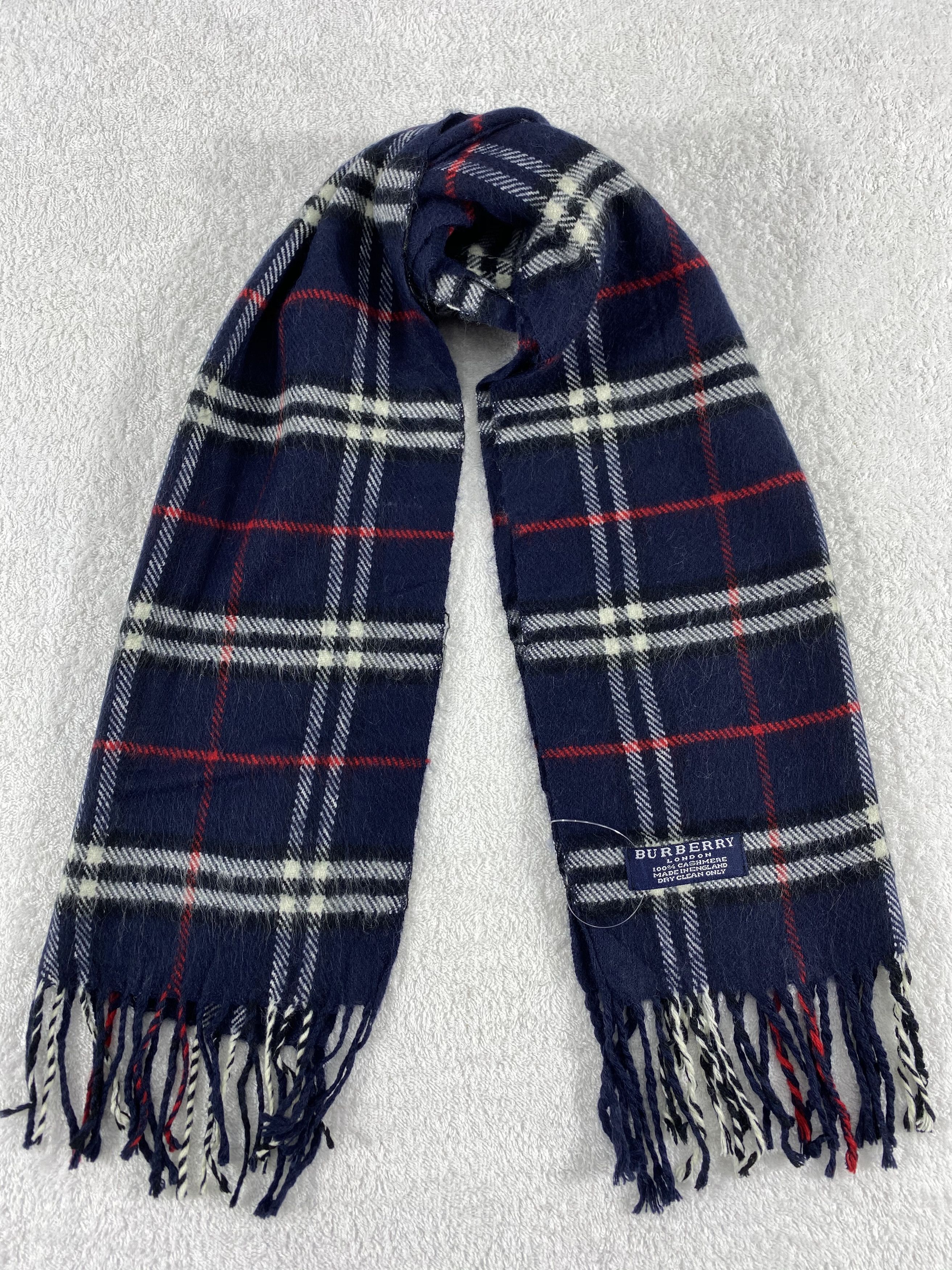 Vintage Burberry Scarf/Muffler/Neckwear MF762