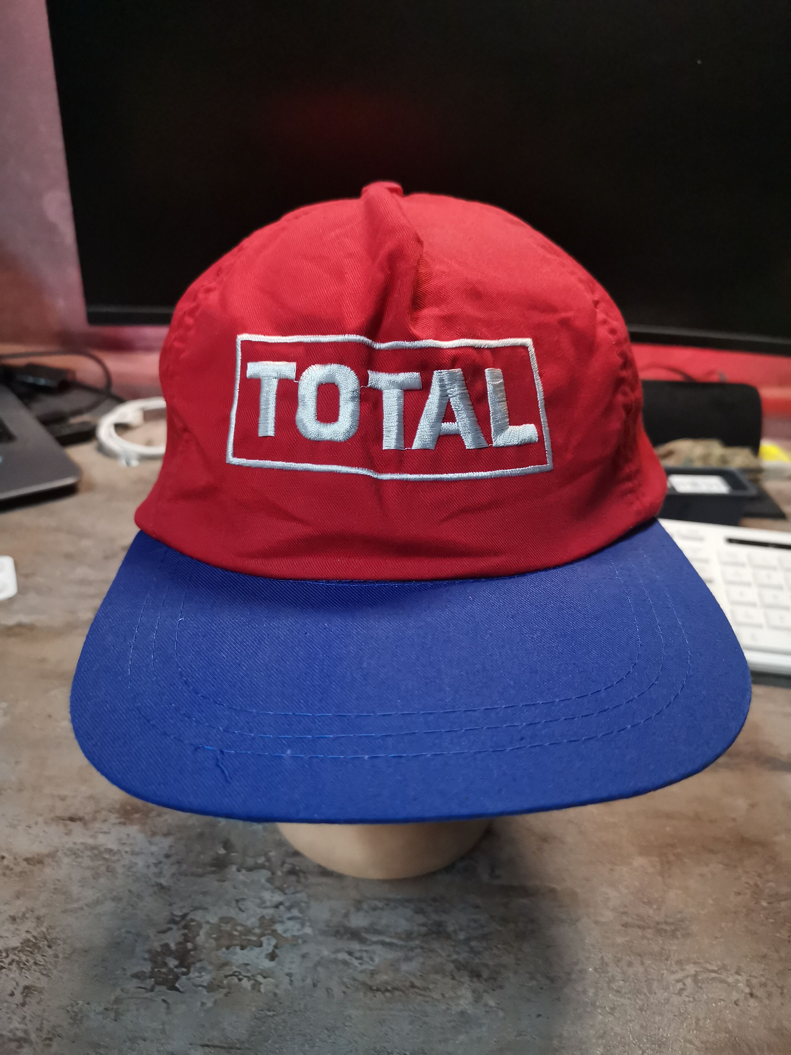 Vintage Vintage TOTAL Hats Embroidery - Motorsports Size ONE SIZE - 1 Thumbnail