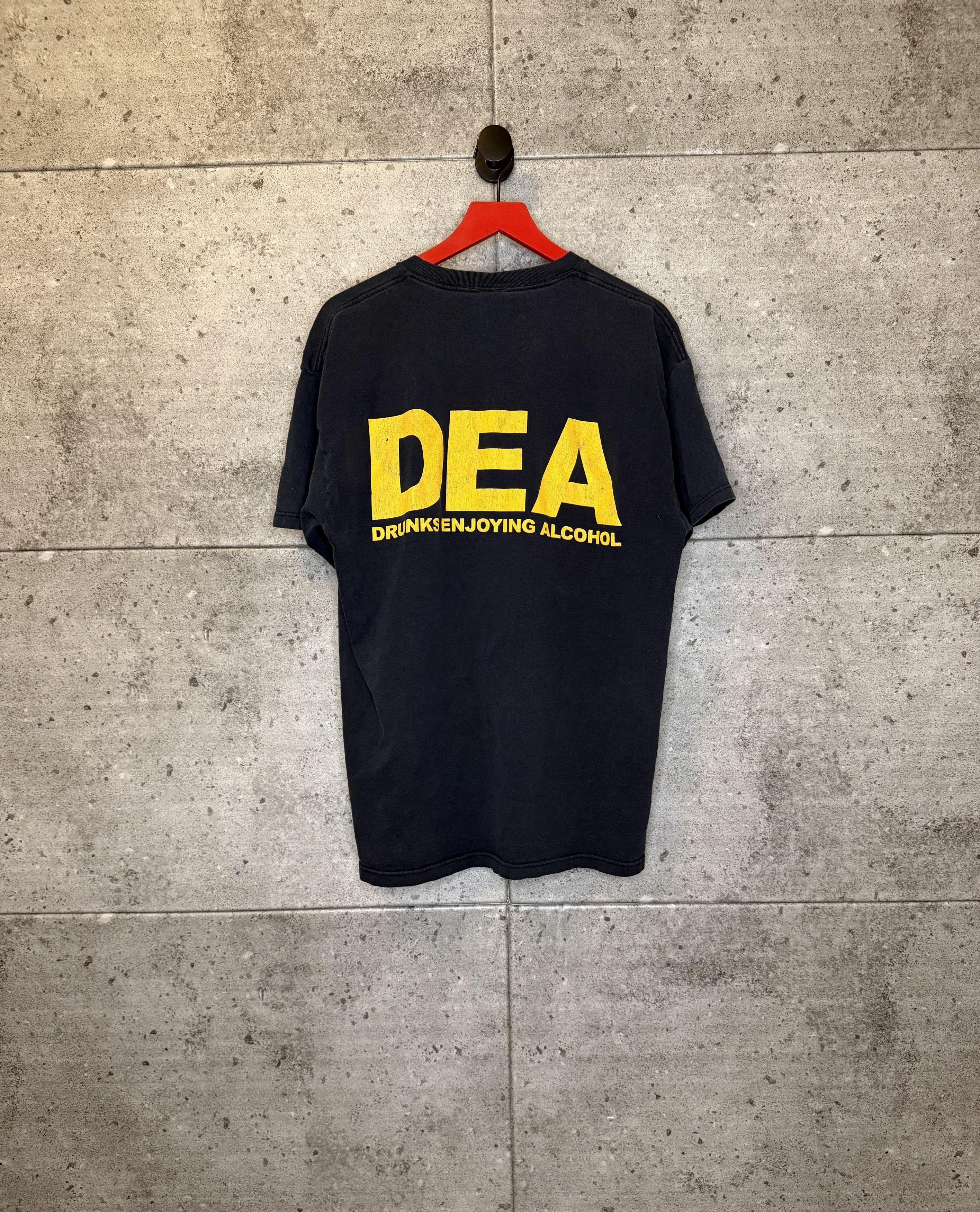 Vintage Vintage dea drunks enjoying alcohol t shirt Size US XL / EU 56 / 4 - 1 Thumbnail