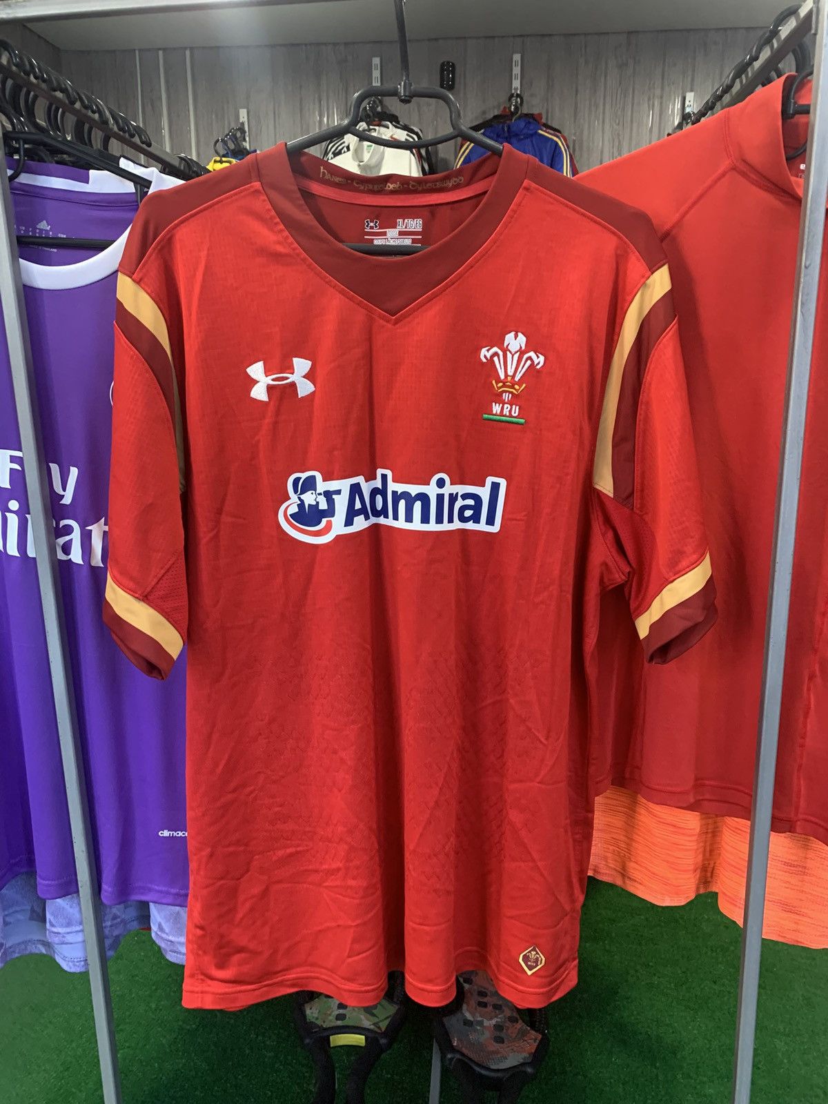 Under Armour Wales Team Jersey Rugby Shirt Red Under Armour Mens Size XL Size US XL / EU 56 / 4 - 1 Thumbnail
