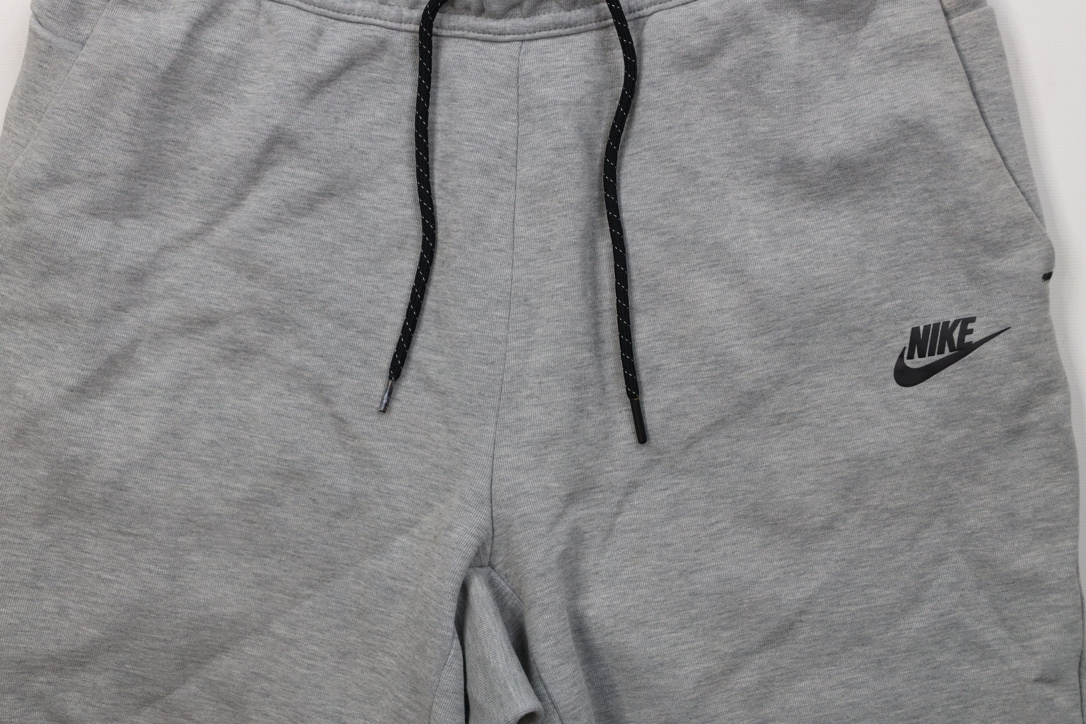 Nike Nike Tech Fleece Spell Out Above Knee Sweatpants Shorts Size US 30 / EU 46 - 3 Thumbnail