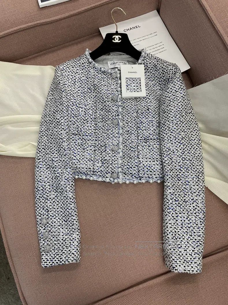 Chanel Chanel 25P blue and white pearl sequin knitted coat Size XS / US 0-2 / IT 36-38 - 1 Thumbnail