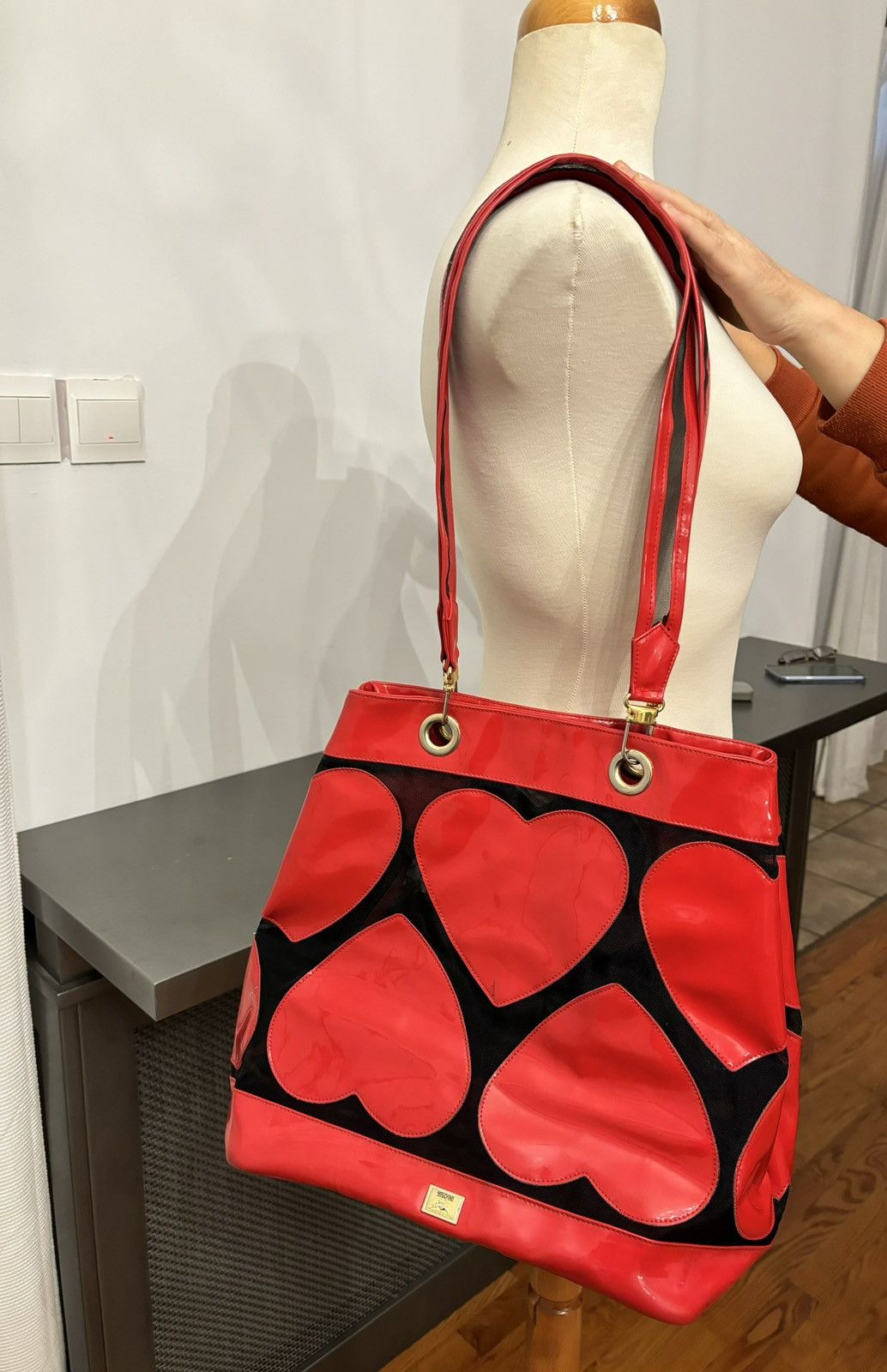 Moschino Rare 90s Moschino Red Heart Patent and Mesh Tote Bag Size ONE SIZE - 13 Thumbnail