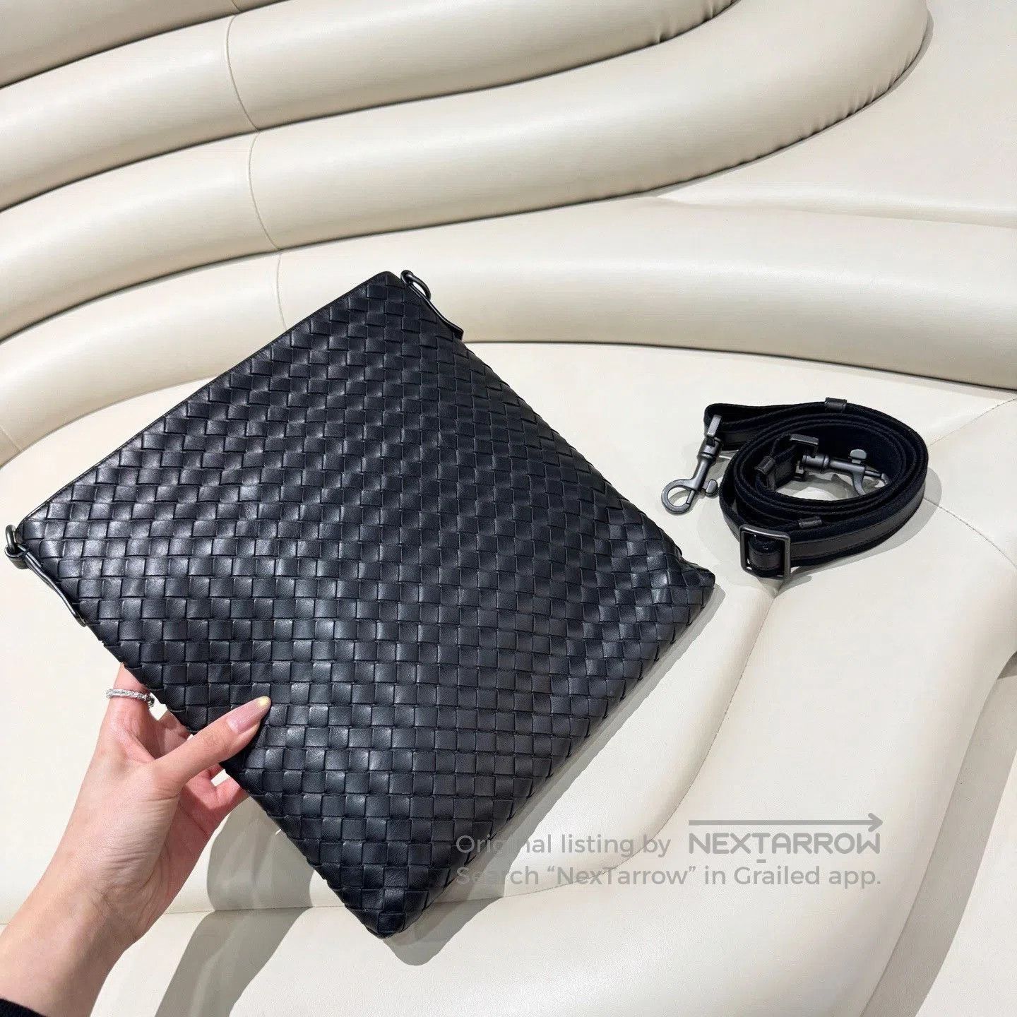 Bottega Veneta BV Black Classic Woven Crossbody Bag. Size ONE SIZE - 5 Thumbnail