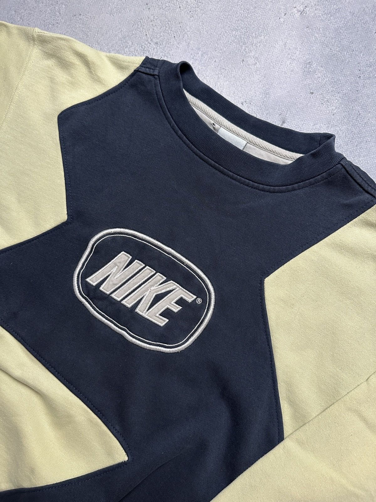 Nike Vintage Crewneck Nike boxy center swoosh y2k fits logo USA Size US M / EU 48-50 / 2 - 6 Thumbnail