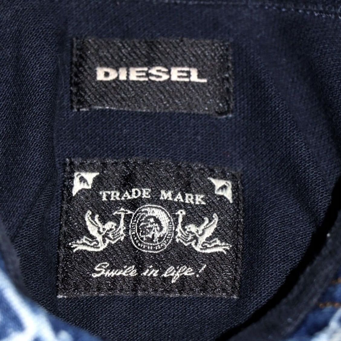 Diesel Diesel Polo Shirt Large Mens Fitted Navy Denim Collar Short Sleeve Used Polo Shirt Denim Collar Mens L Navy Denim 100% Cotton Casual Vintage No Size US L / EU 52-54 / 3 - 5 Thumbnail