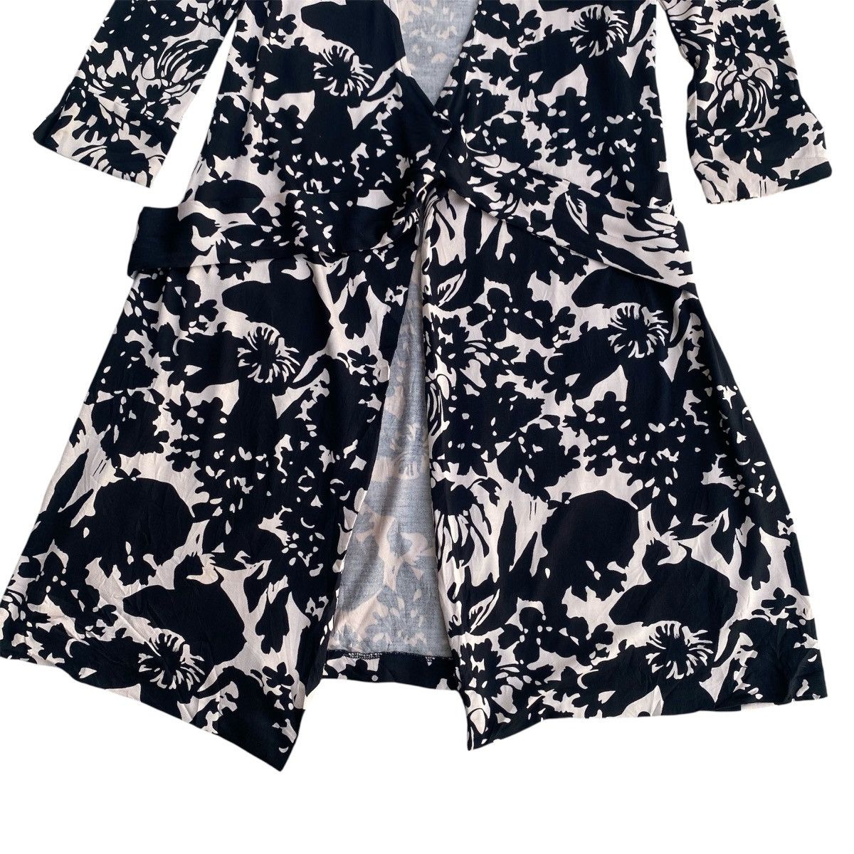 Diane von Furstenberg ‼️LAST DROP‼️Diane von Furstenberg Silk WrapDress Floral Print Size XS / US 0-2 / IT 36-38 - 5 Thumbnail