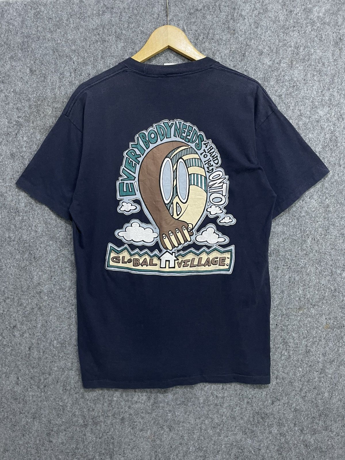 Vintage Vintage 90s Global Village T-Shirt Size US L / EU 52-54 / 3 - 1 Thumbnail
