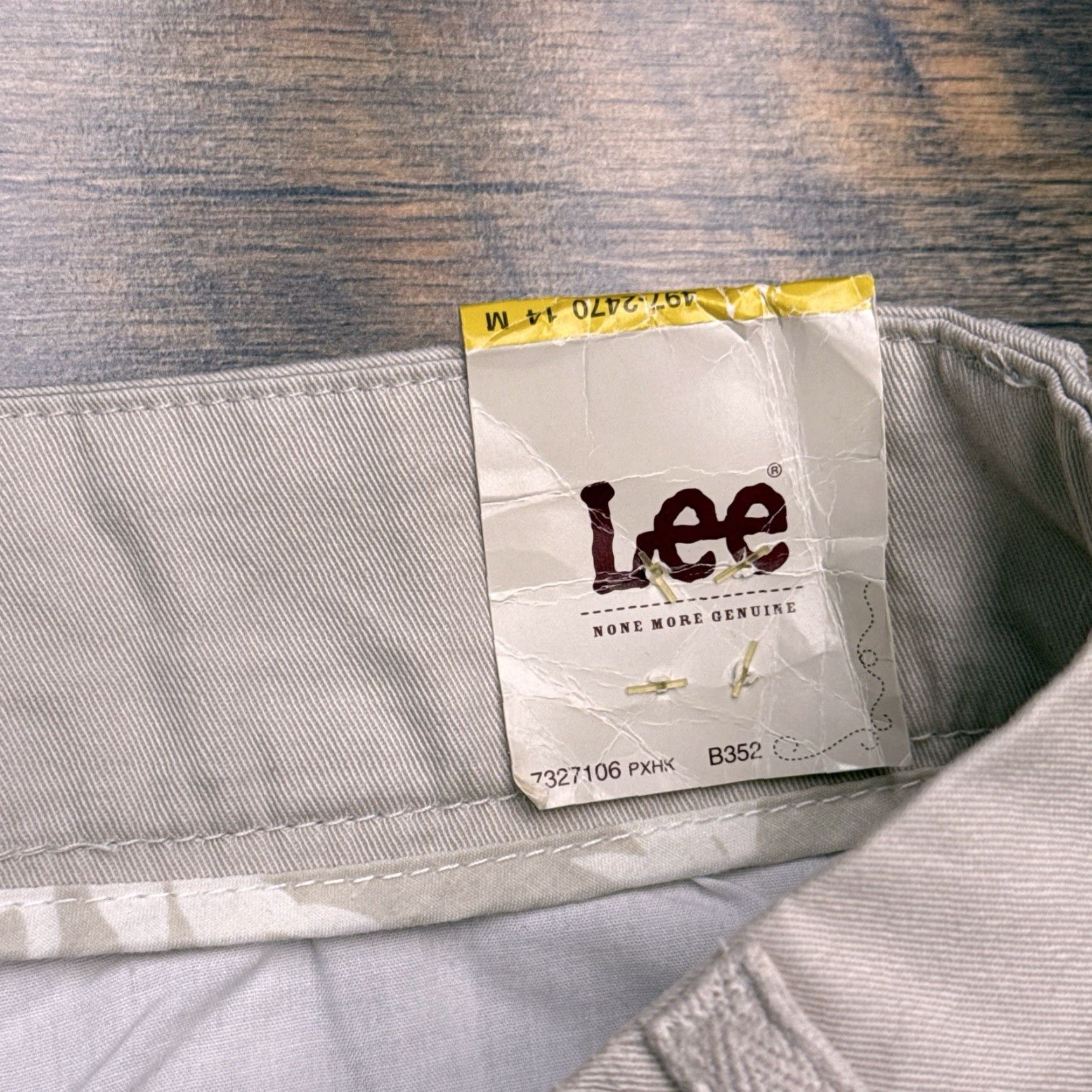 Lee Lee Shorts Womens 14M Khaki Beige Mid Rise Chino Casual Regular 4.5in Inseam Size 36" / US 14 / IT 50 - 6 Thumbnail