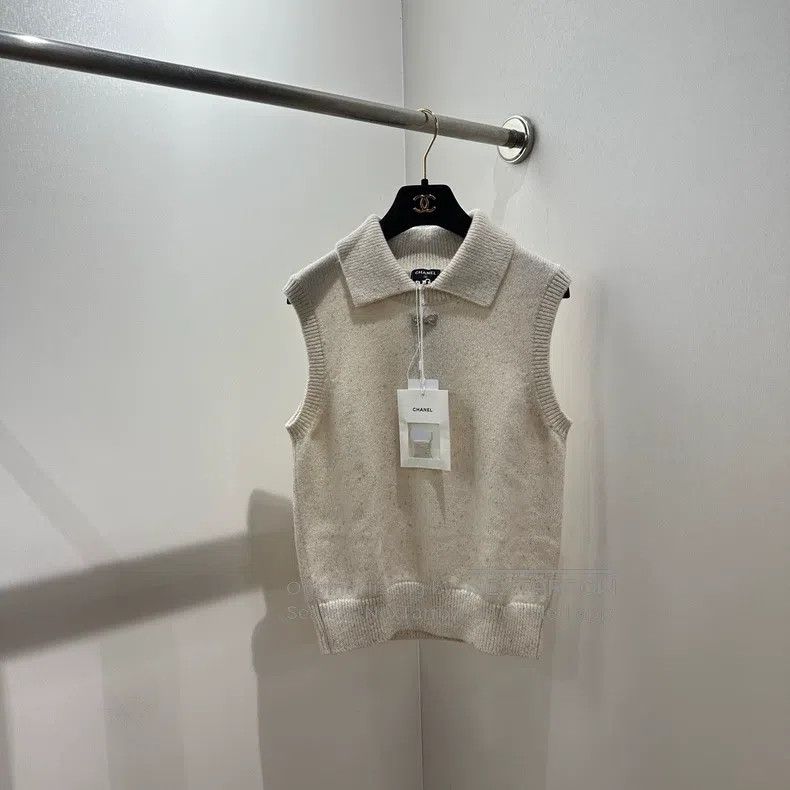 Chanel Chanel 25N rhinestone bow cashmere vest Size XXS / US 00 / IT 34 - 1 Thumbnail