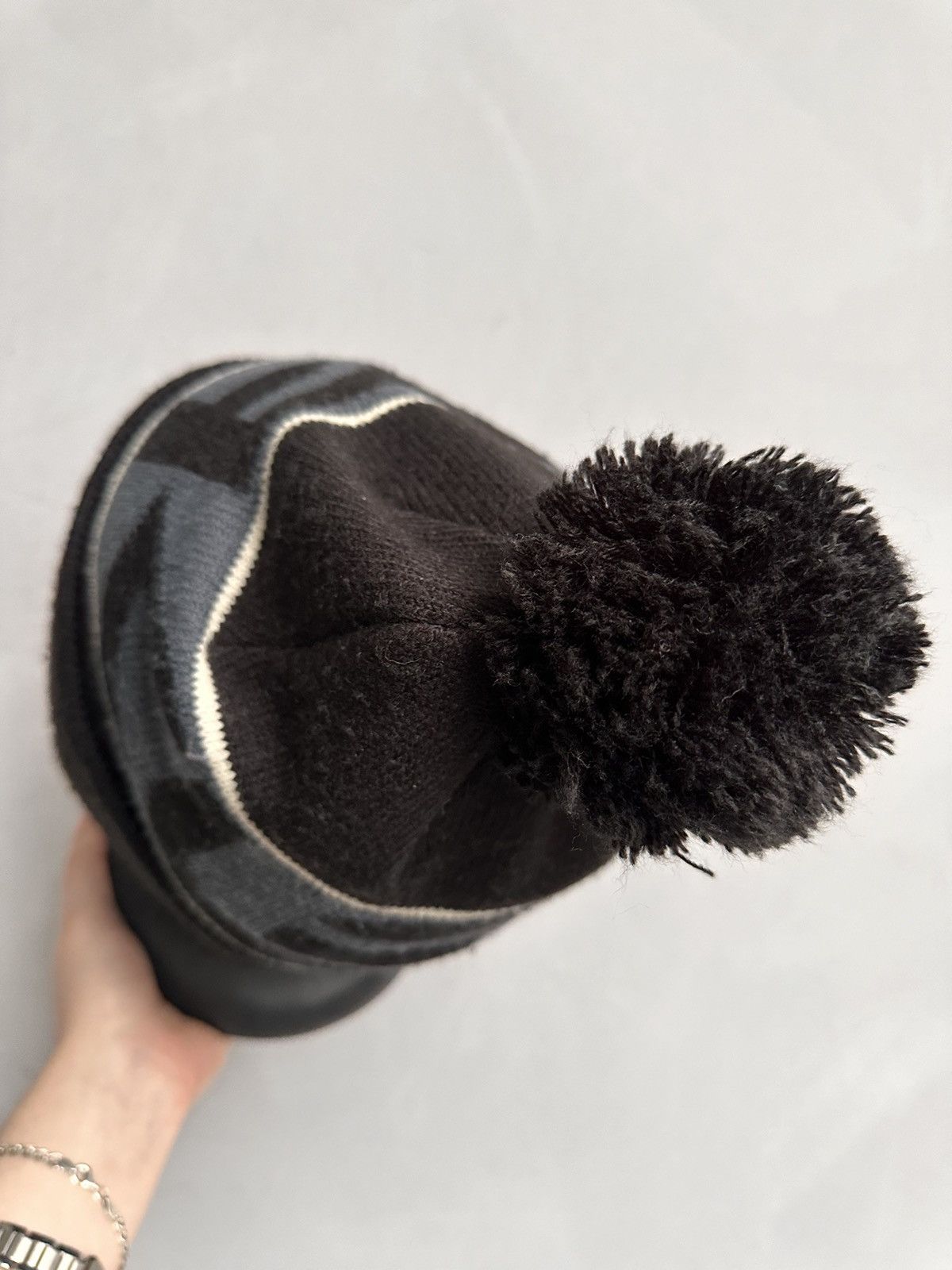 Oakley Wow 😻 White Beanie Oakley Y2K Streetwear Outdoor Arcteryx Size ONE SIZE - 6 Thumbnail
