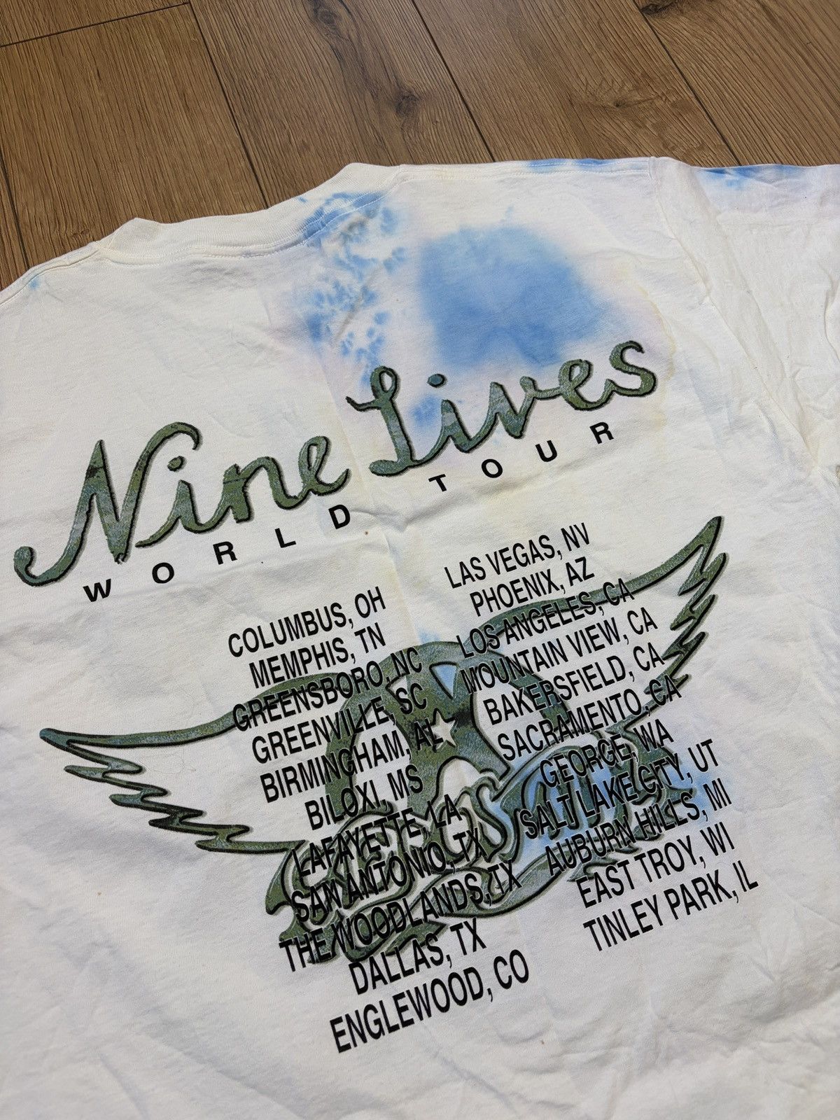 Aerosmith 1997 Aerosmith Nine Lives World Tour GIANT Vintage T-shirt Size US L / EU 52-54 / 3 - 16 Thumbnail