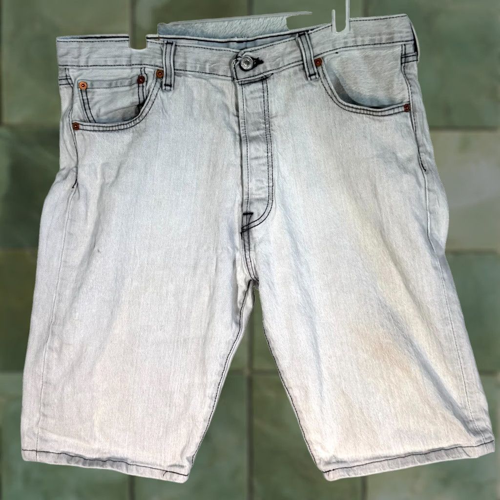 Levi's Levi's Shorts Bermuda 501 Gray Mid-Rise Button-Fly Original Fit M1655 Mens Shorts 36 Gray Denim Casual Summer Vintage? Size US 36 / EU 52 - 1 Thumbnail