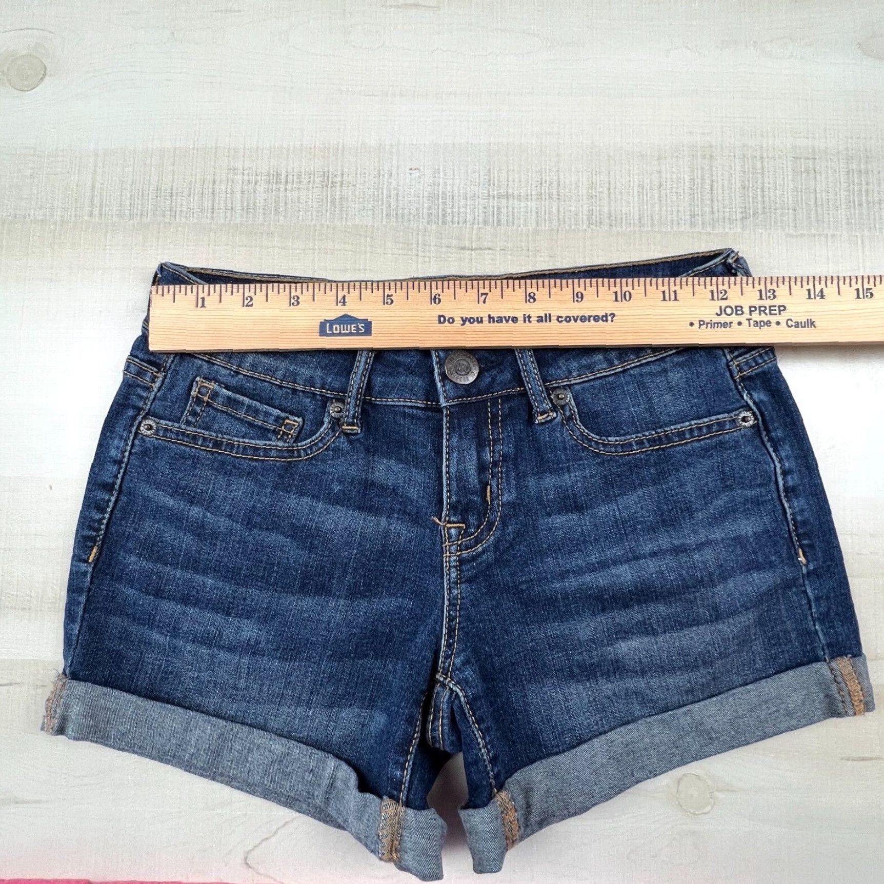 Vintage Aéropostale Womens Jeans Shorts 0 Midi Medium Wash Denim Low Rise Rolled Cuff Shirt Womens Jeans Shorts 0 Midi Medium Wash Denim Low Rise Rolled Cuff Size 25" / US 0 / IT 36 - 7 Thumbnail