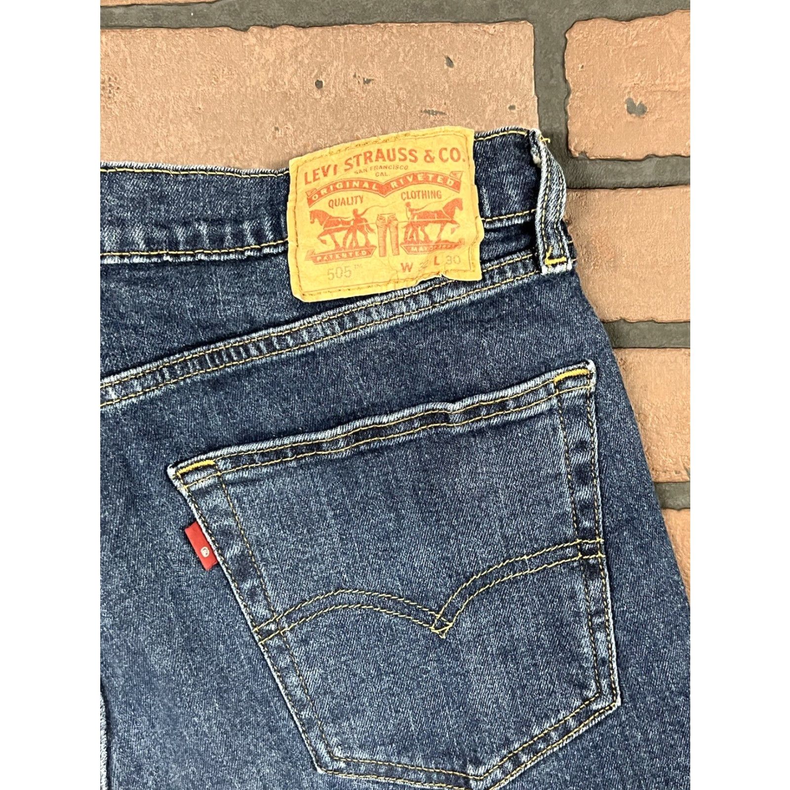 Levi's VINTAGE Levi’s 505 Jeans Dark Wash 32x30 Men Medium? Size US 32 / EU 48 - 7 Thumbnail