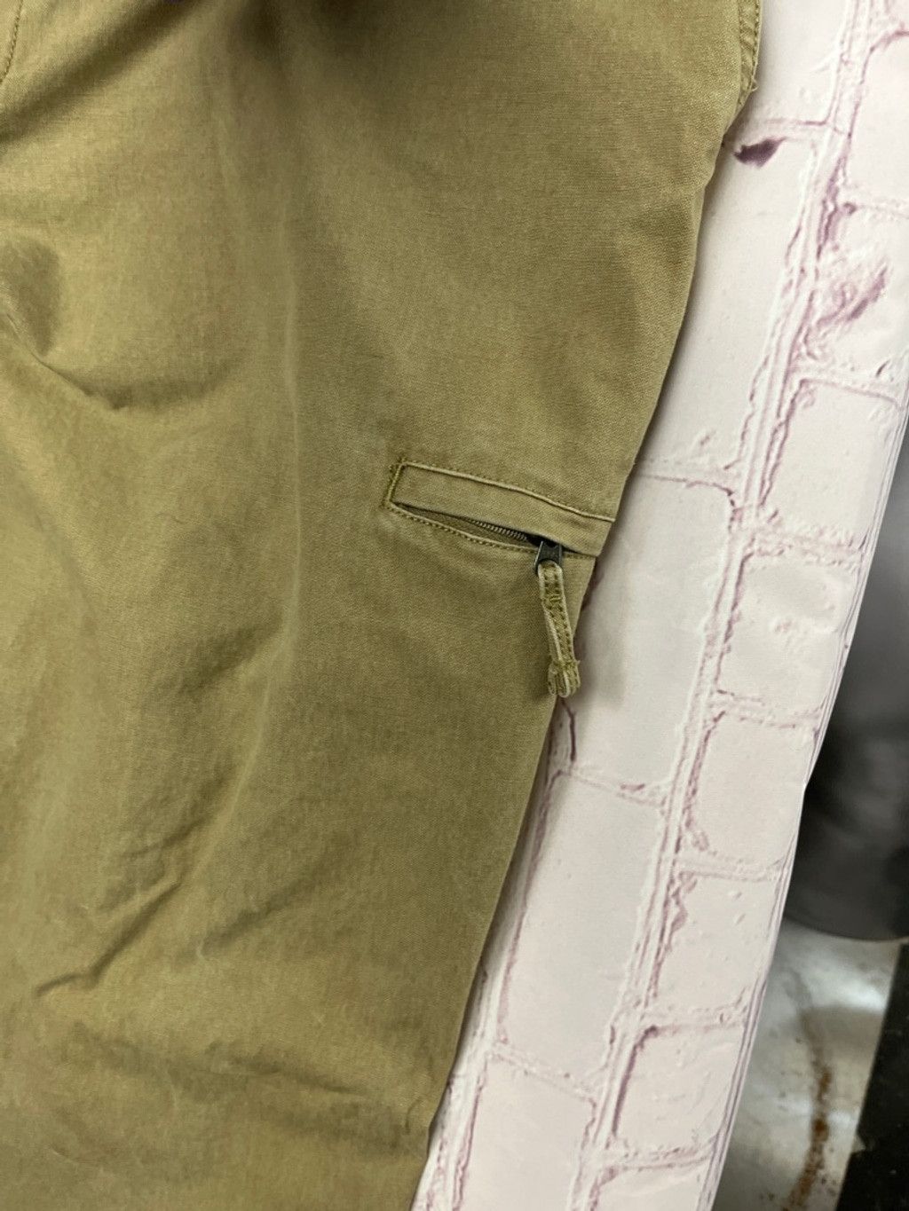 Dockers Men's Dockers Cargo Pants Size 38x32 Khaki Size US 38 / EU 54 - 4 Thumbnail