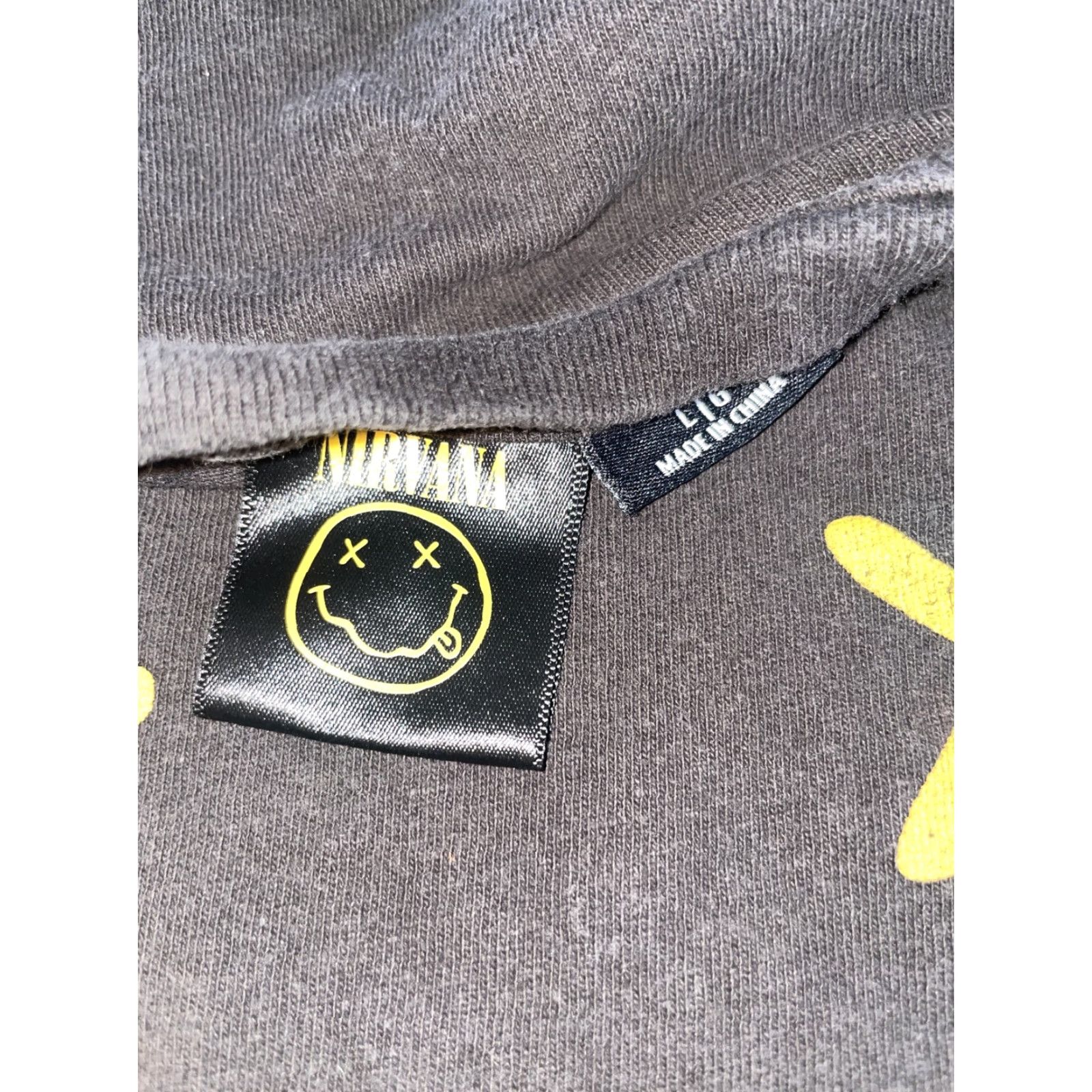 Vintage Nirvana Happy Face T-Shirt Black L Mens 2021 21x25 Large Regular Size Size US L / EU 52-54 / 3 - 3 Thumbnail