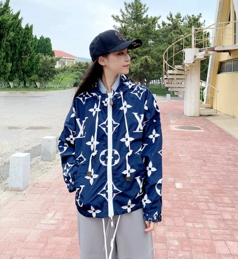 Louis Vuitton Louis Vuitton Nylon Bermuda presbyopic full print assault j Size XS / US 0-2 / IT 36-38 - 1 Thumbnail