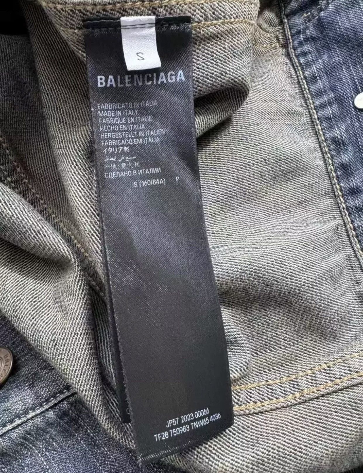 Balenciaga Balenciaga Mud Dye Destruction Double B Bitcoin Denim Jacket Size US S / EU 44-46 / 1 - 6 Thumbnail