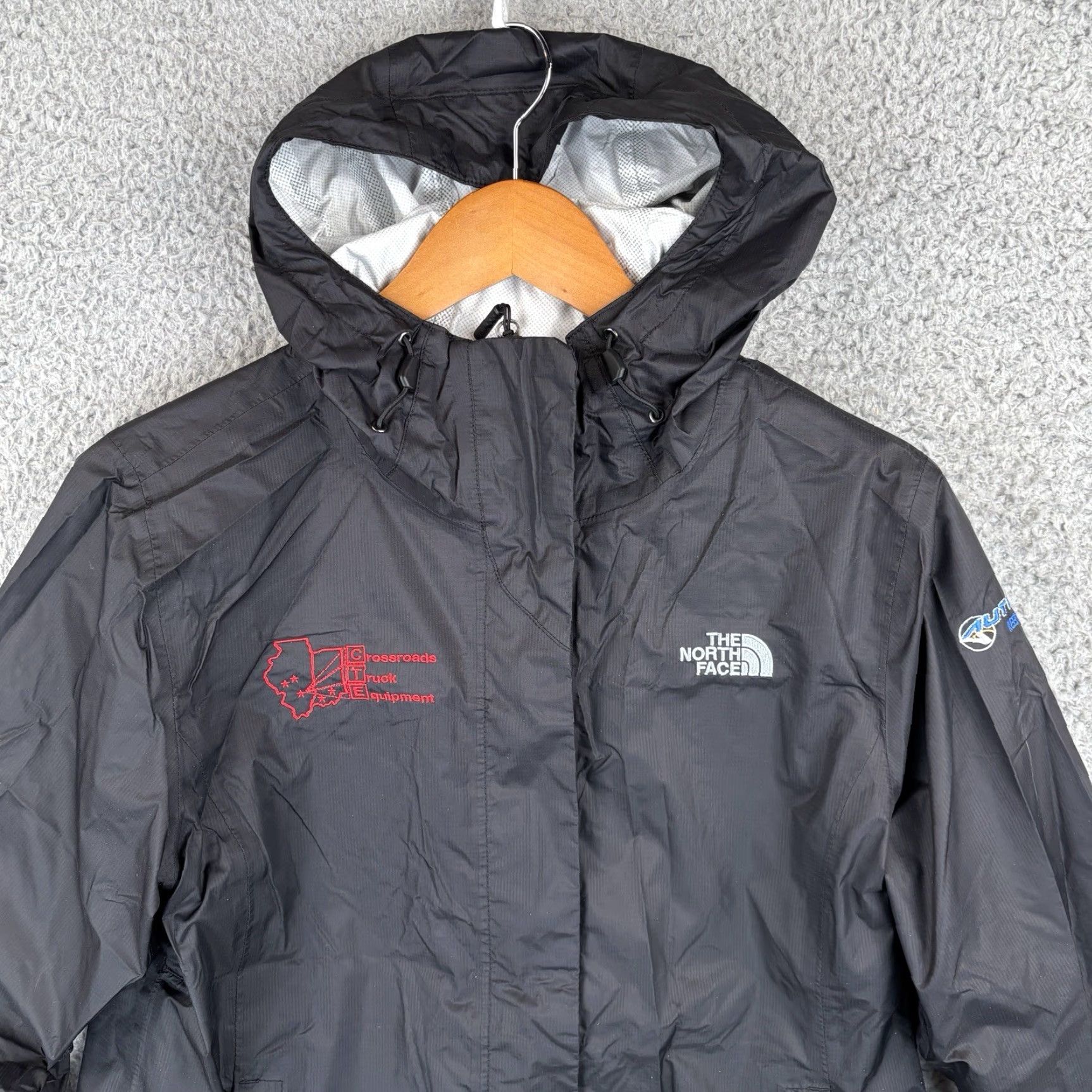 The North Face VINTAGE: The North Face Rain Coat Jacket Womens M Black Waterproof Lightweight Packable Hooded Logo Size M / US 6-8 / IT 42-44 - 2 Thumbnail