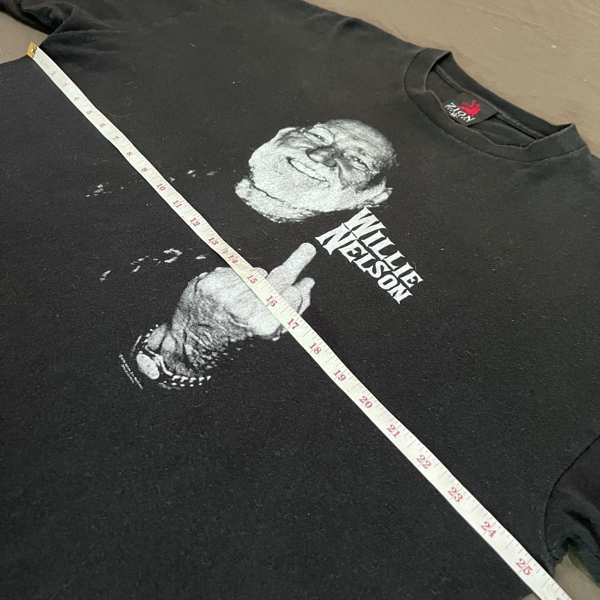 Rap Tees × Vintage × Zion Rootswear Vintage Y2K WILLIE NELSON TEE MIDDLE FINGER 2XL oversized Size US XXL / EU 58 / 5 - 8 Thumbnail