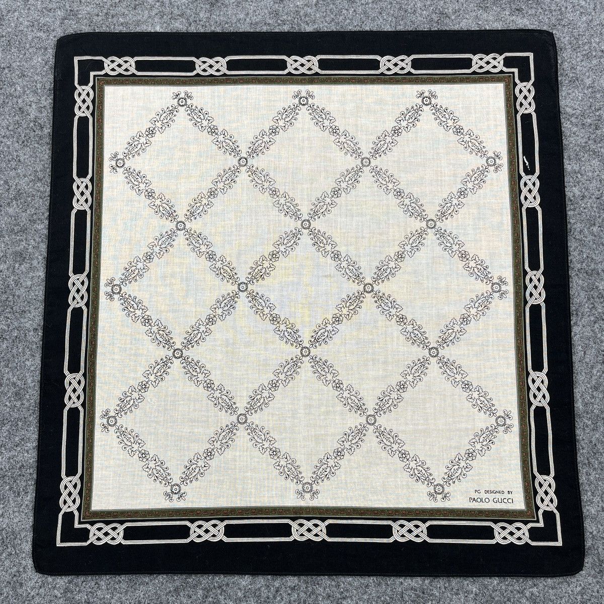 Paolo Gucci × Vintage Paolo Gucci Handkerchief / Bandana / Neckerchief B706 Size ONE SIZE - 1 Thumbnail