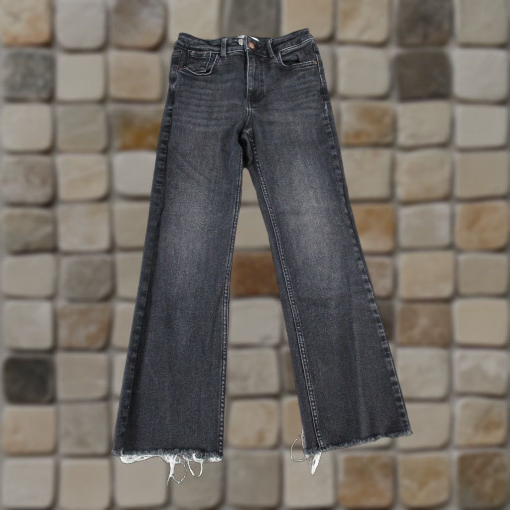 Zara ZARA Jeans Women Gray Denim Straight Leg 2 Regular Mid Rise Raw Hem Zip Accent Size 26" / US 2 / IT 38 - 1 Thumbnail