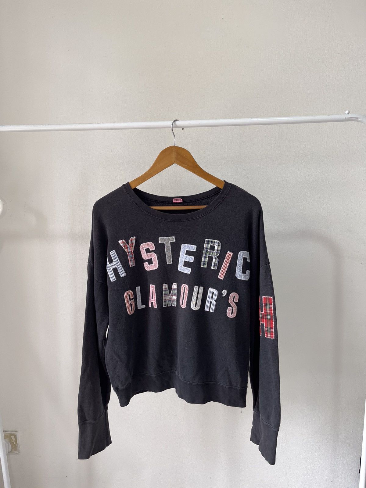 Hysteric Glamour 80s Hysteric Glamour Patch Spellout Crop Sweatshirt Size US S / EU 44-46 / 1 - 4 Thumbnail