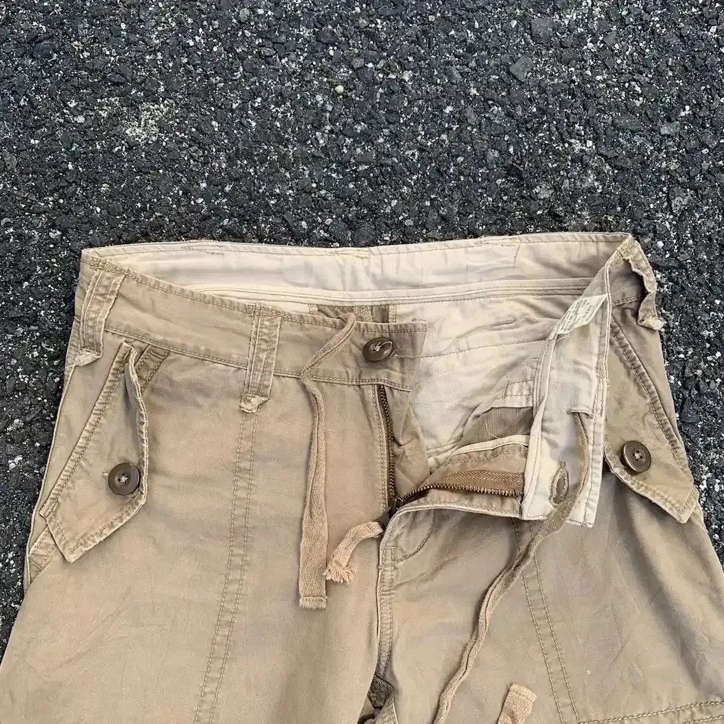 Levi's Vintage Clothing Levi’s Utility Faded Tactical Cargo Levis Easy Pants Size US 30 / EU 46 - 8 Thumbnail