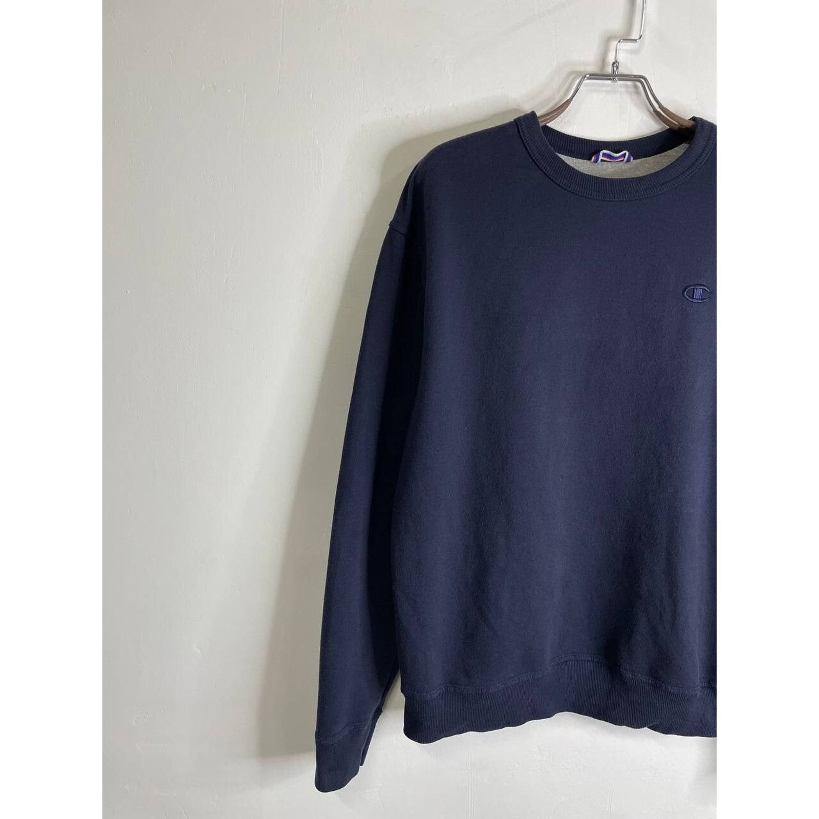 Champion Vintage Champion Navy Blue Crewneck Sweatshirt Size L Size US L / EU 52-54 / 3 - 3 Thumbnail